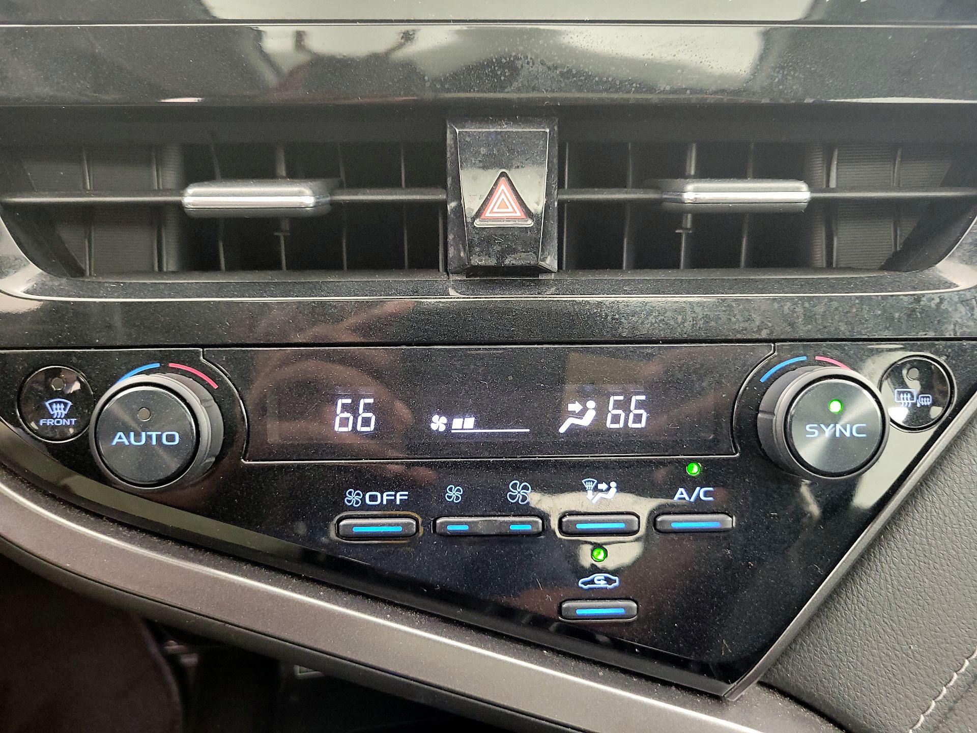 Thumbnail: 2021 Toyota Camry - 16
