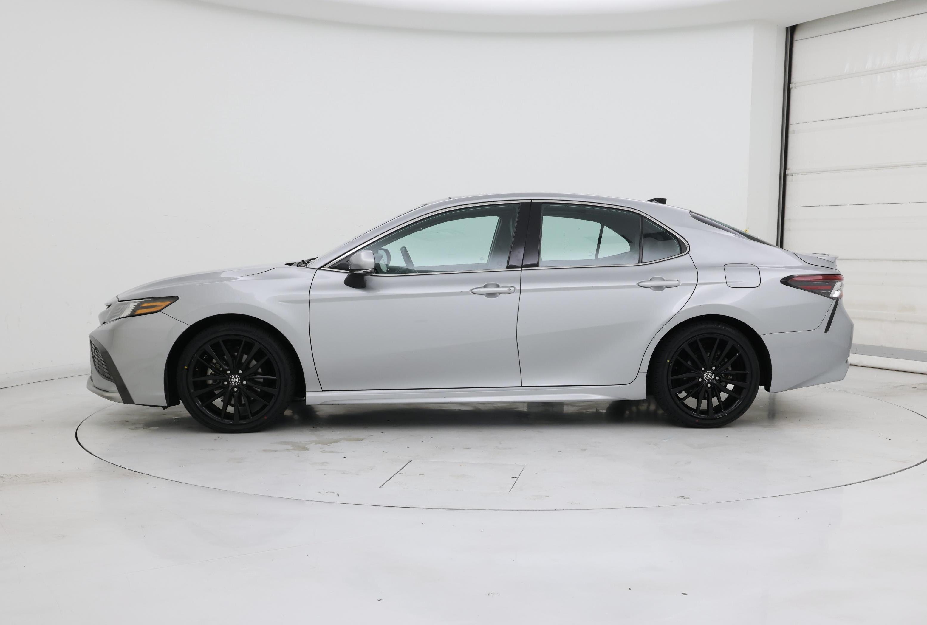 Thumbnail: 2021 Toyota Camry - 3
