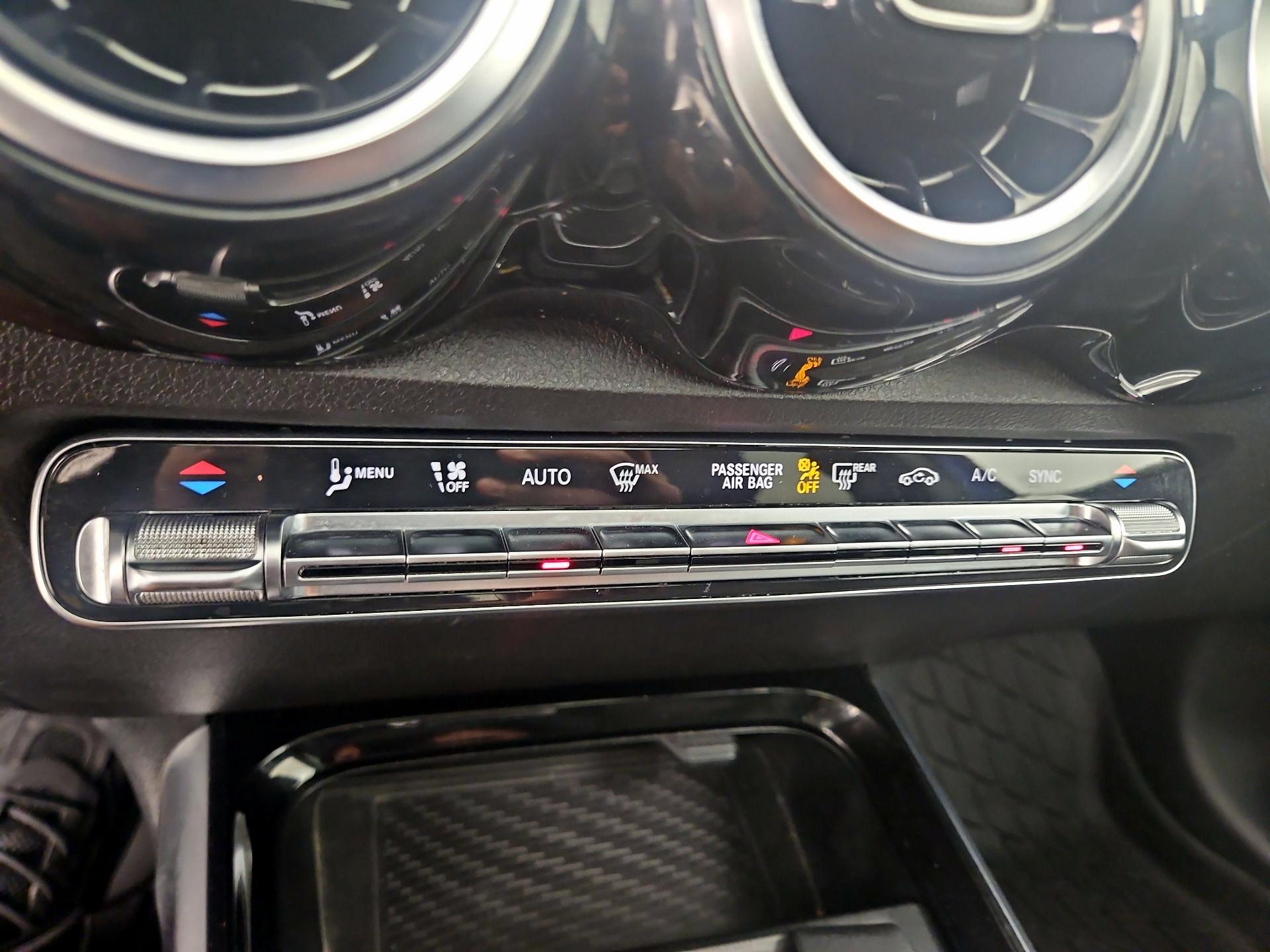 Thumbnail: 2021 Mercedes-Benz GLB - 16