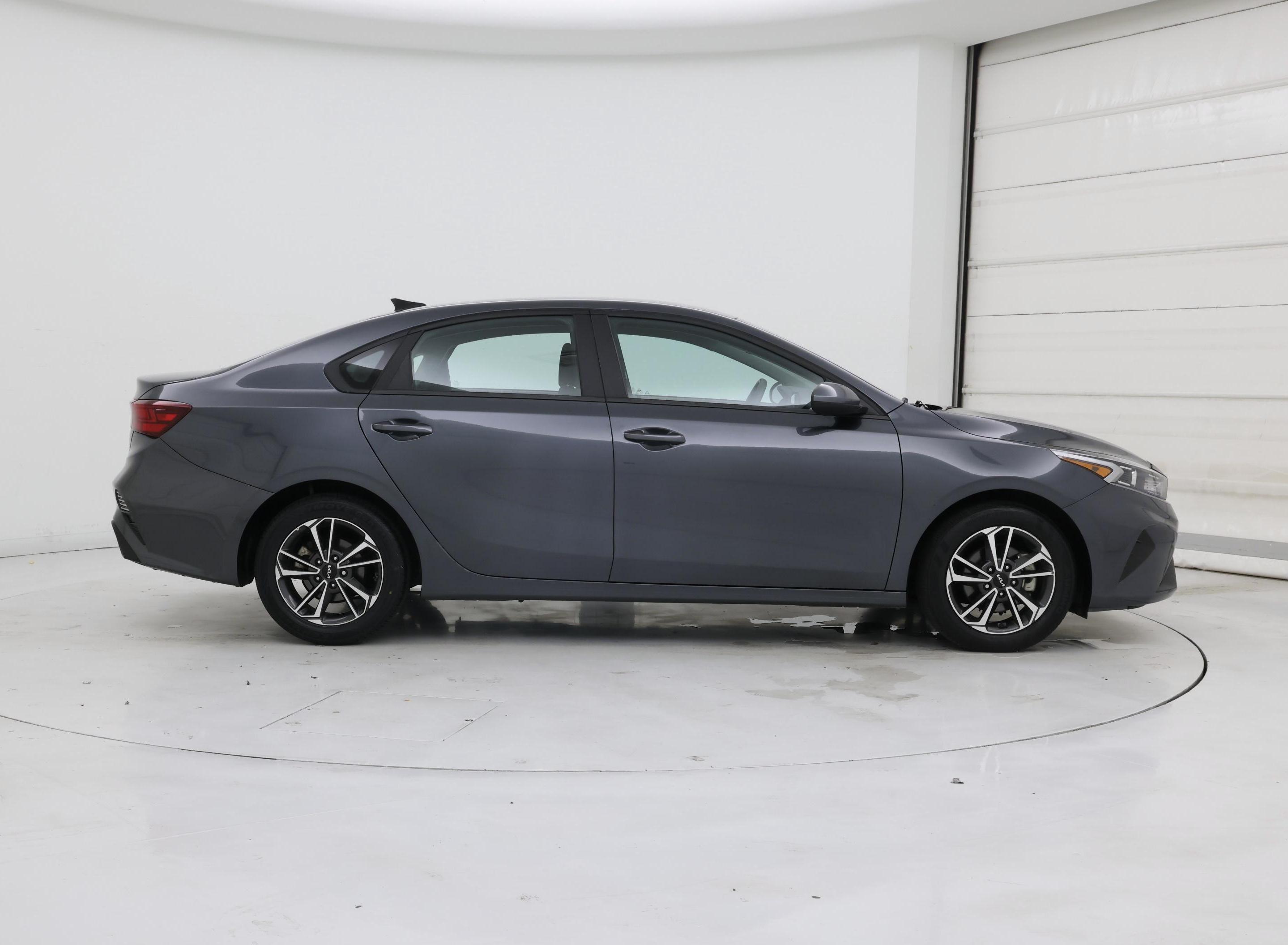 Thumbnail: 2023 Kia Forte - 7