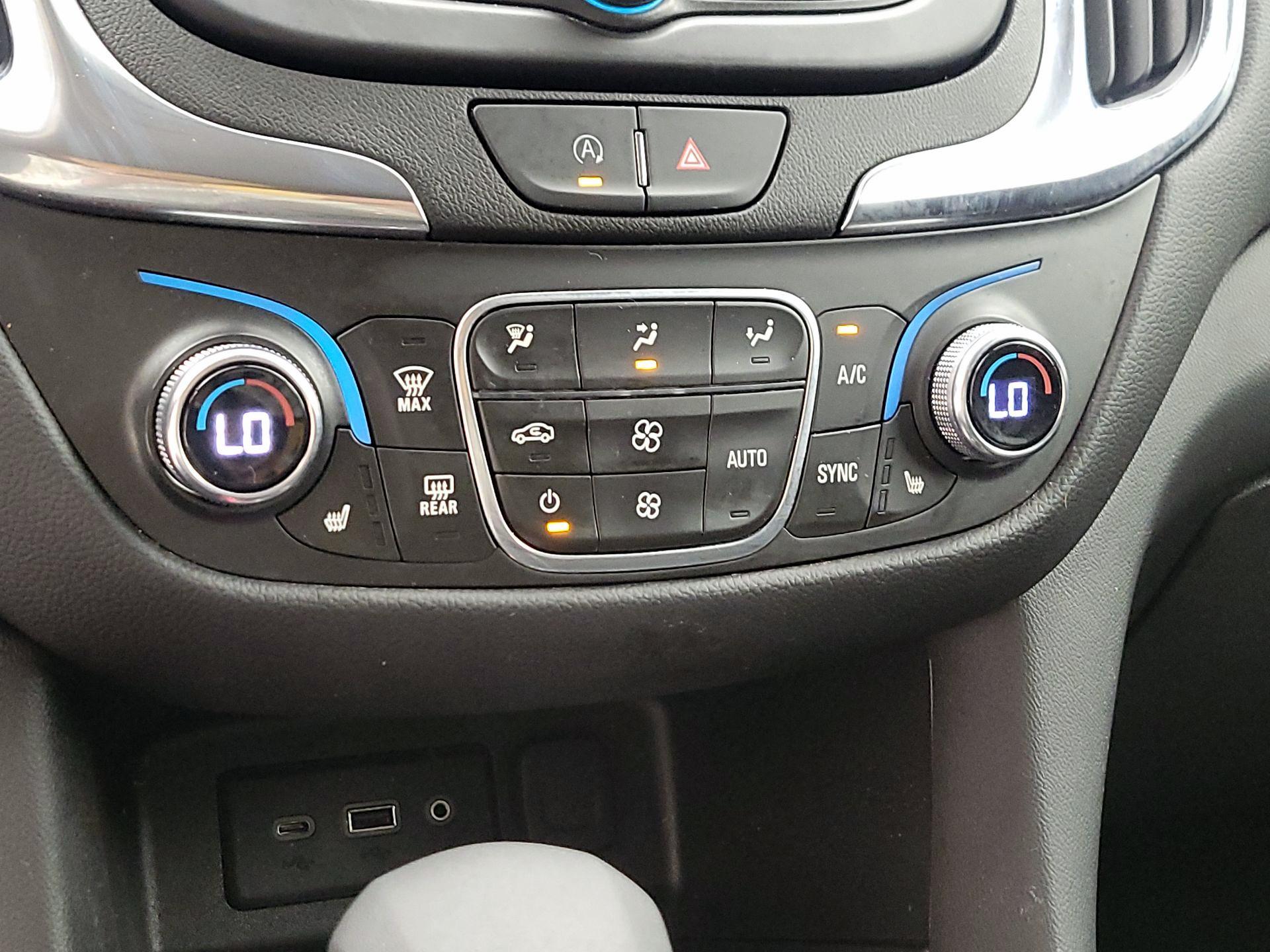 Thumbnail: 2022 Chevrolet Equinox - 16