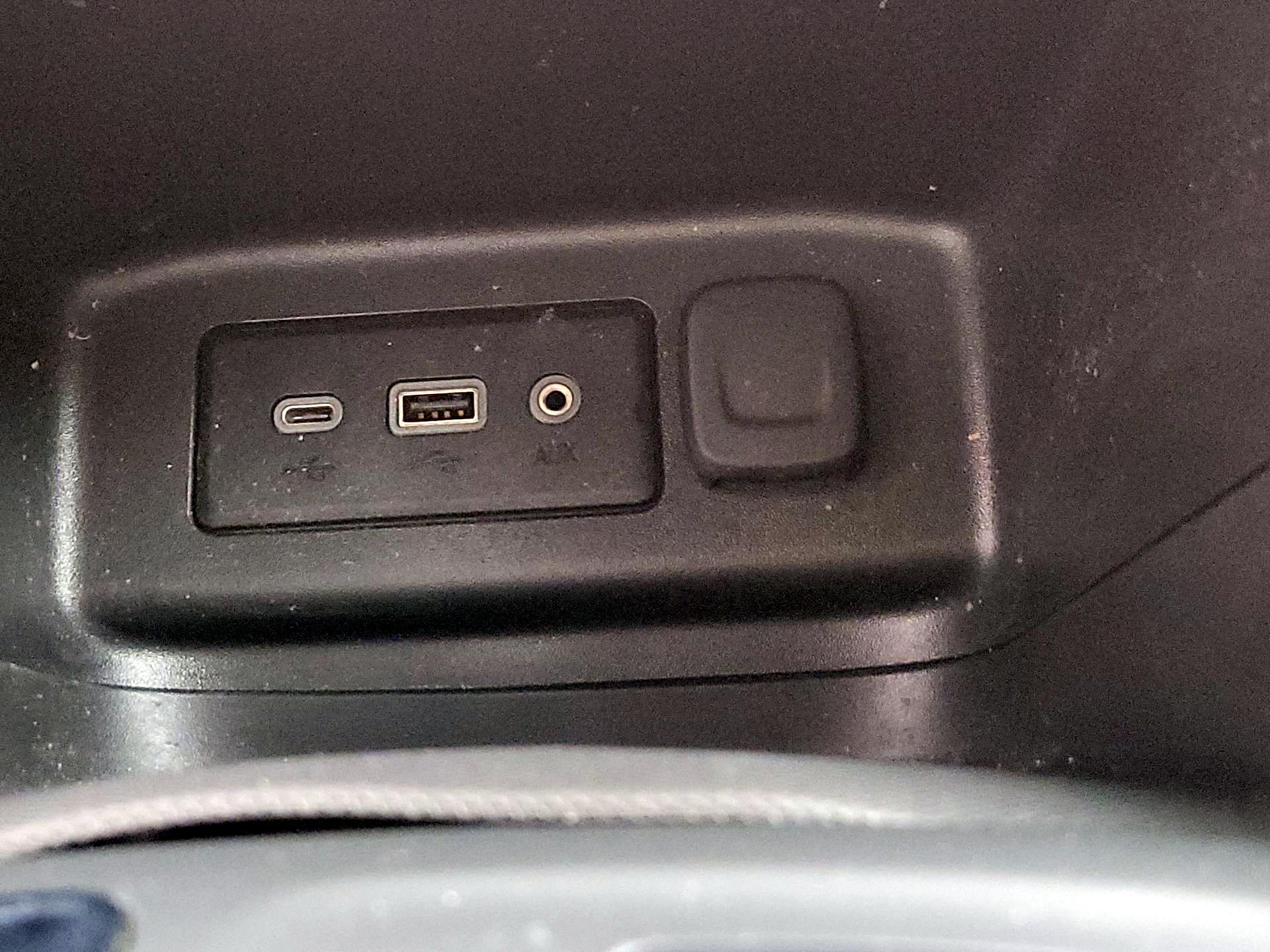 Thumbnail: 2022 Chevrolet Equinox - 18