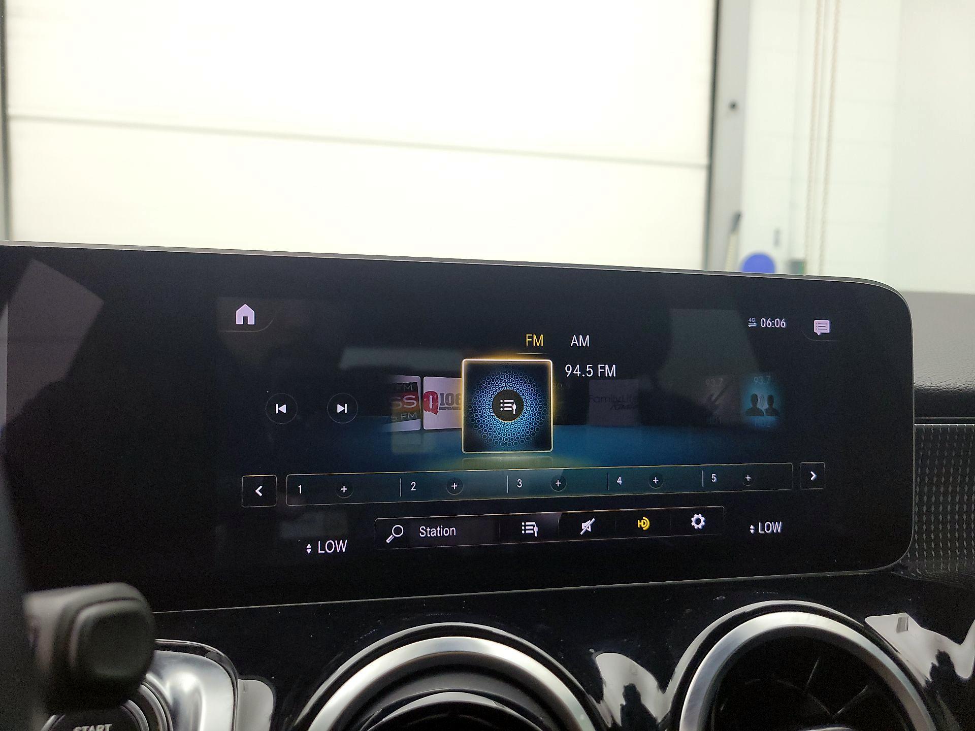 Thumbnail: 2020 Mercedes-Benz GLB - 16