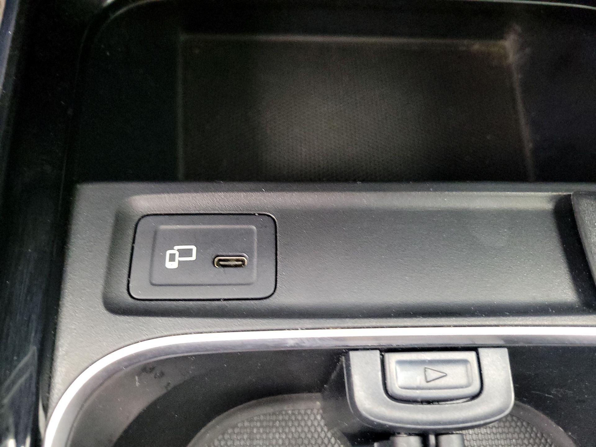 Thumbnail: 2020 Mercedes-Benz GLB - 19