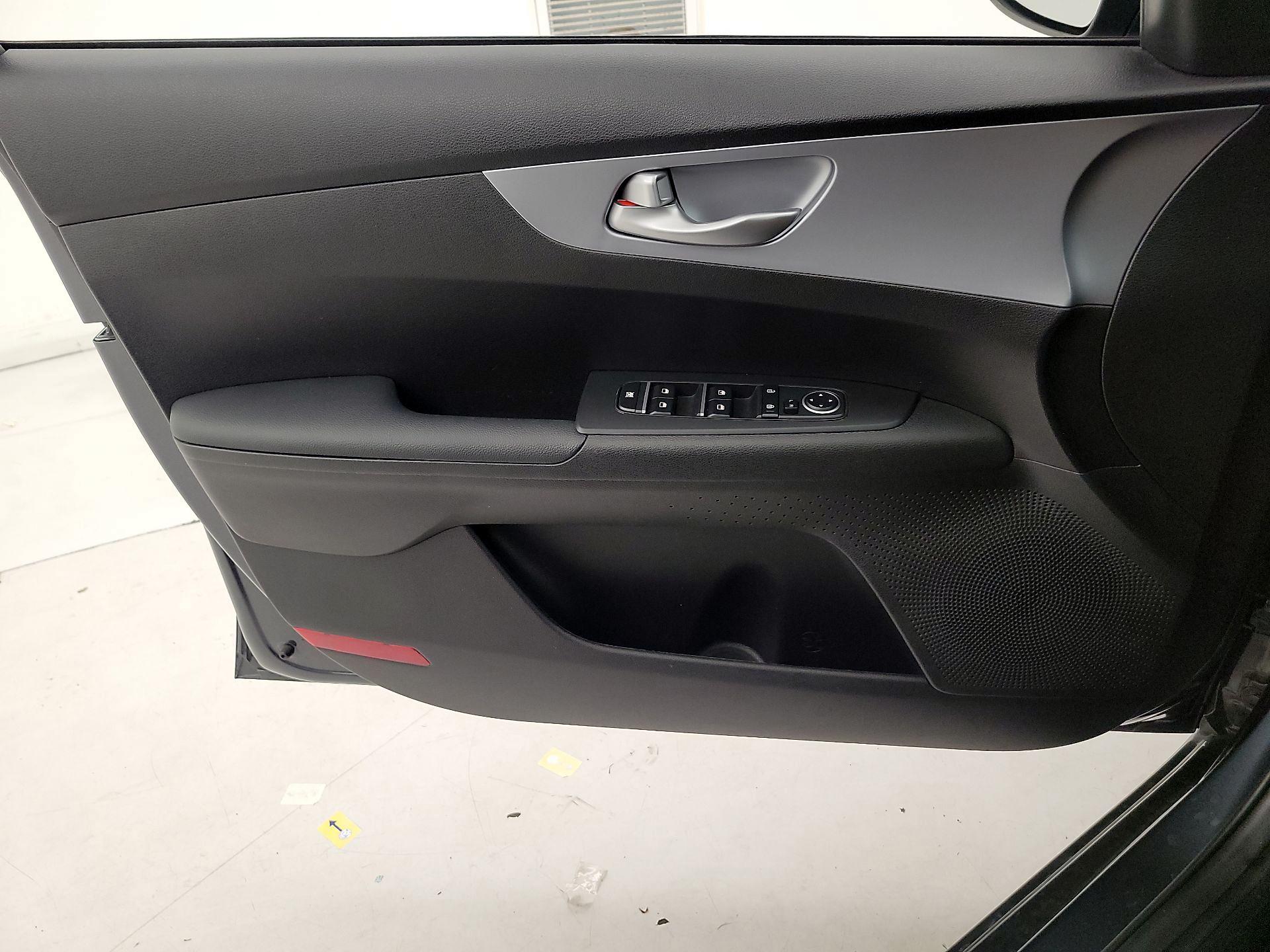 Thumbnail: 2023 Kia Forte - 12