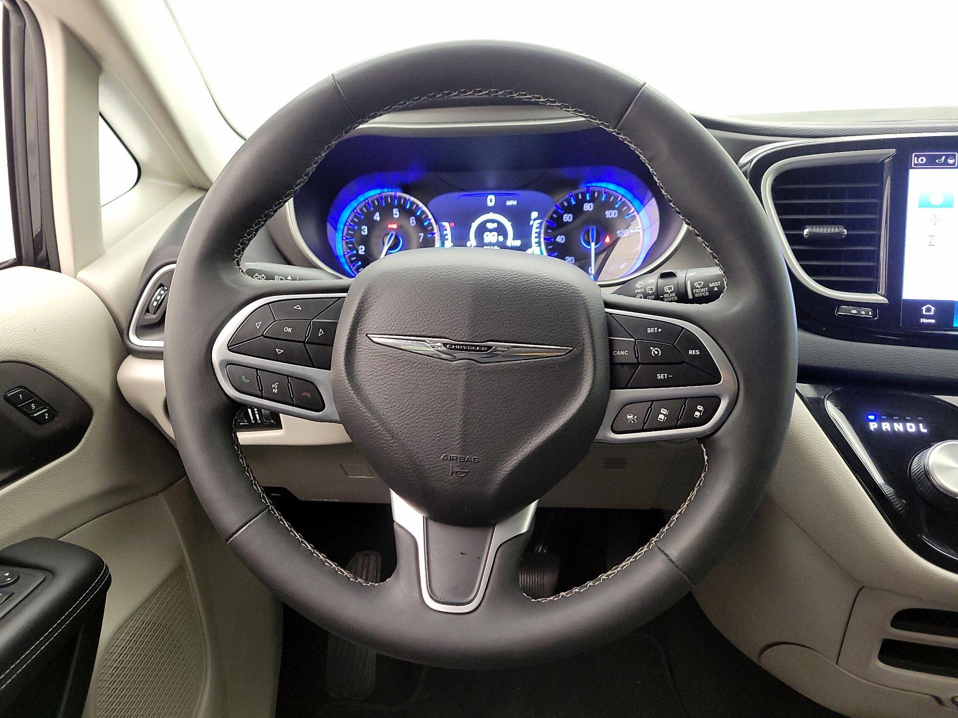 Thumbnail: 2023 Chrysler Pacifica - 10