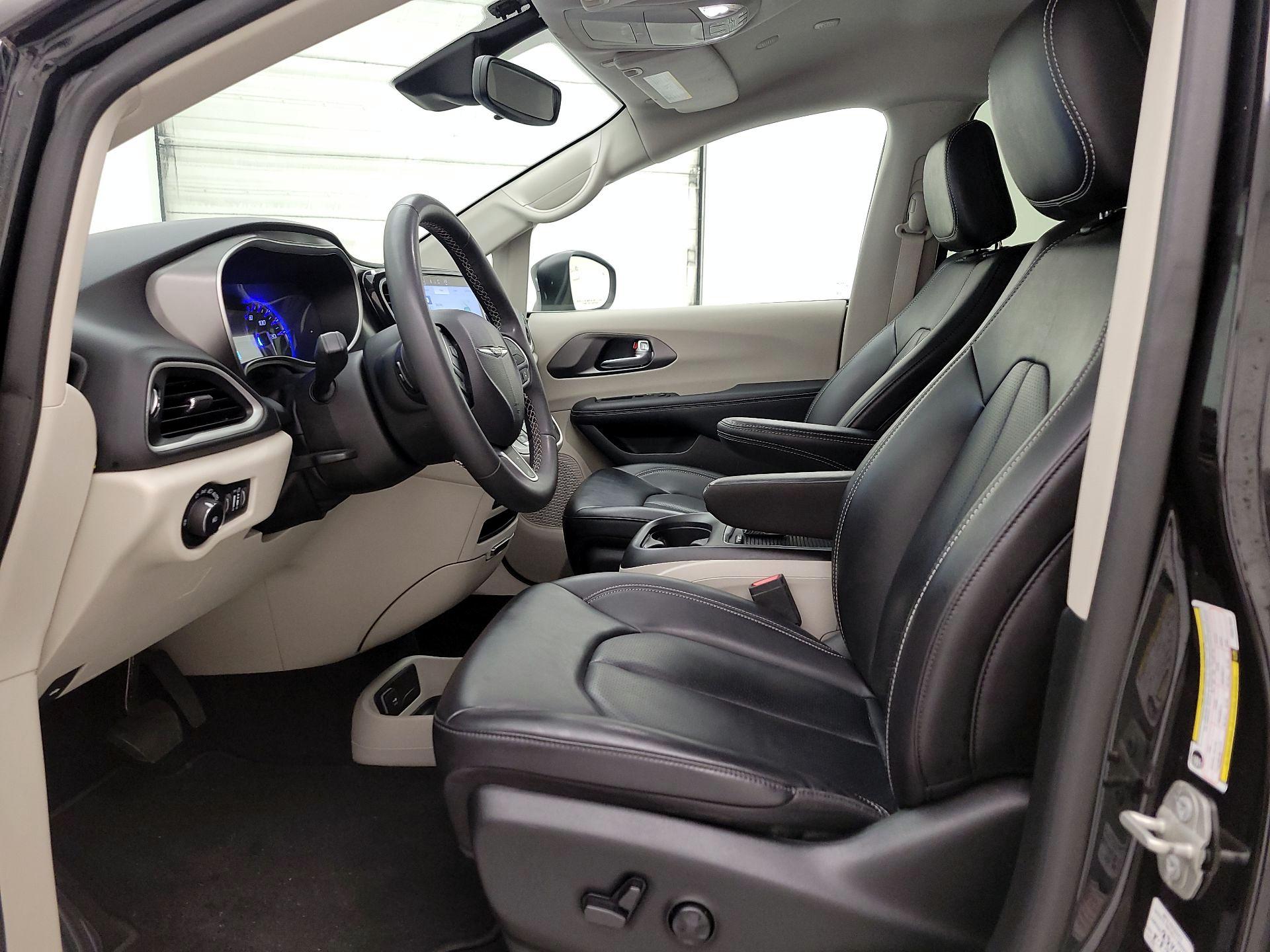 Thumbnail: 2023 Chrysler Pacifica - 11