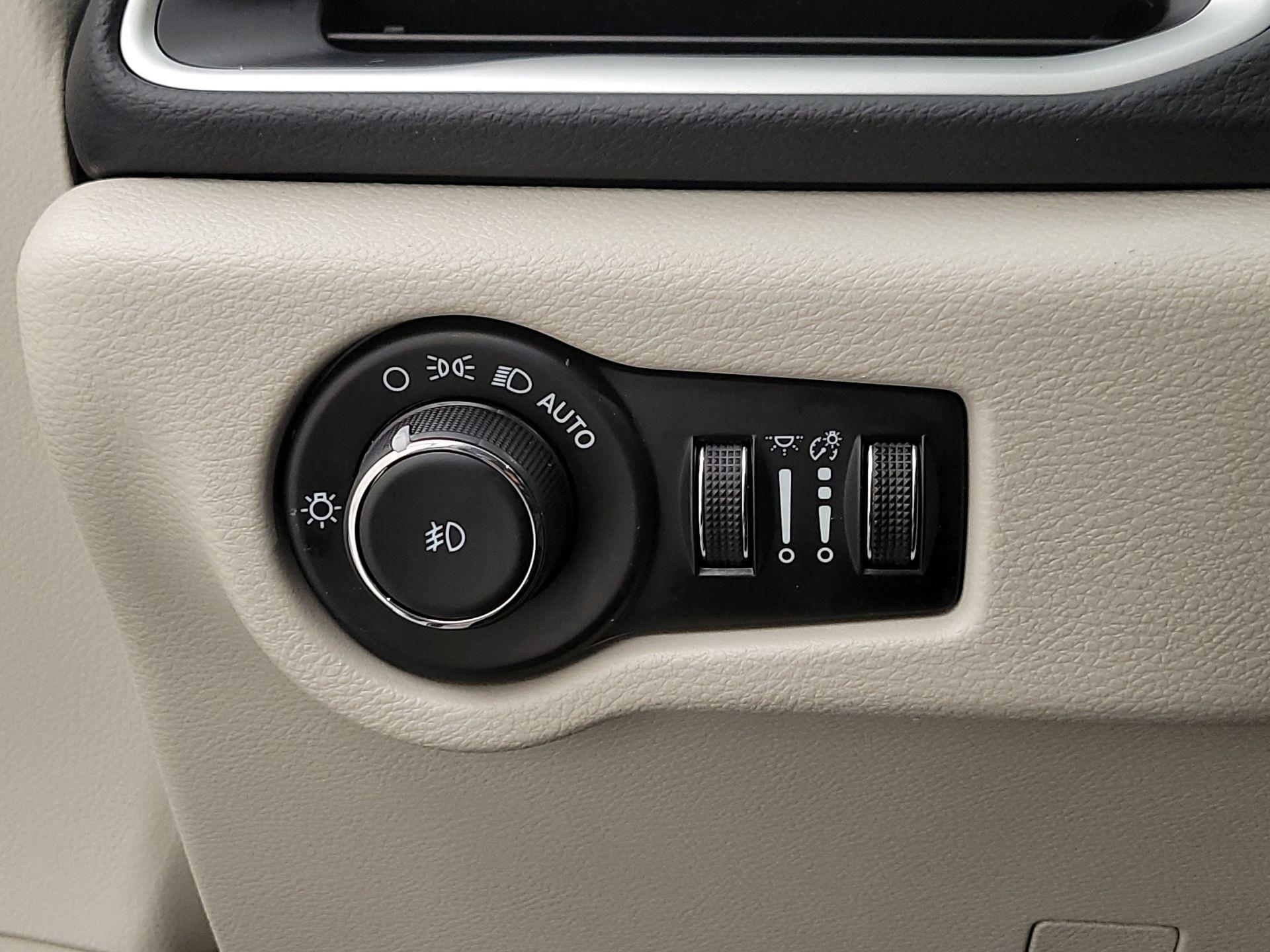 Thumbnail: 2023 Chrysler Pacifica - 13