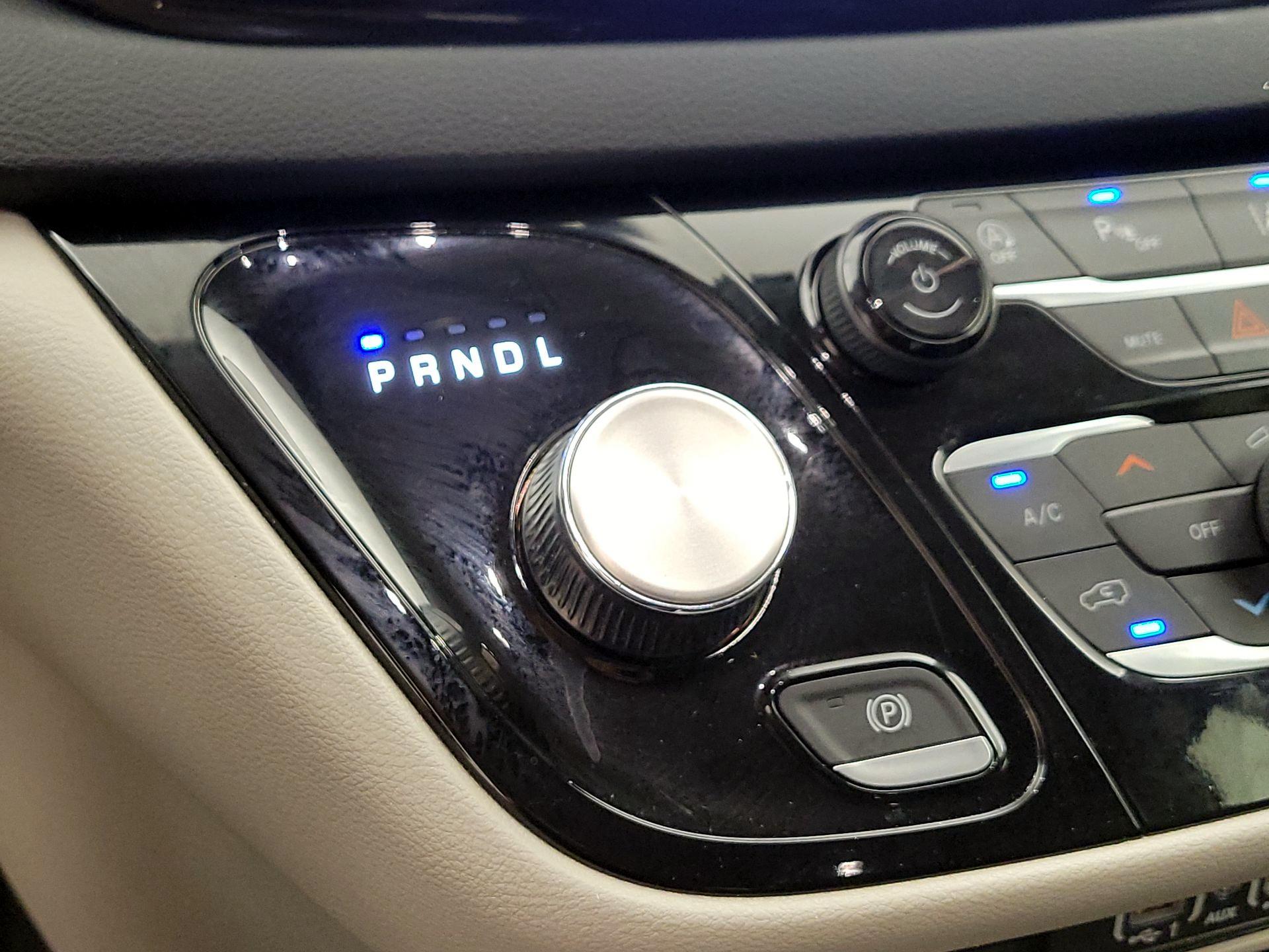 Thumbnail: 2023 Chrysler Pacifica - 17