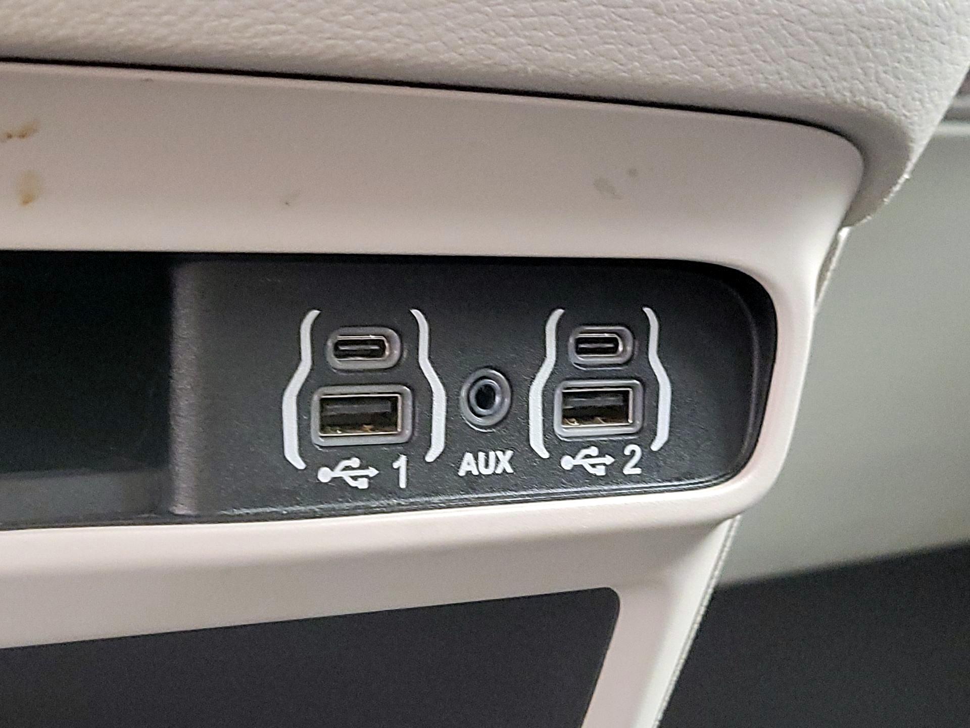 Thumbnail: 2023 Chrysler Pacifica - 18