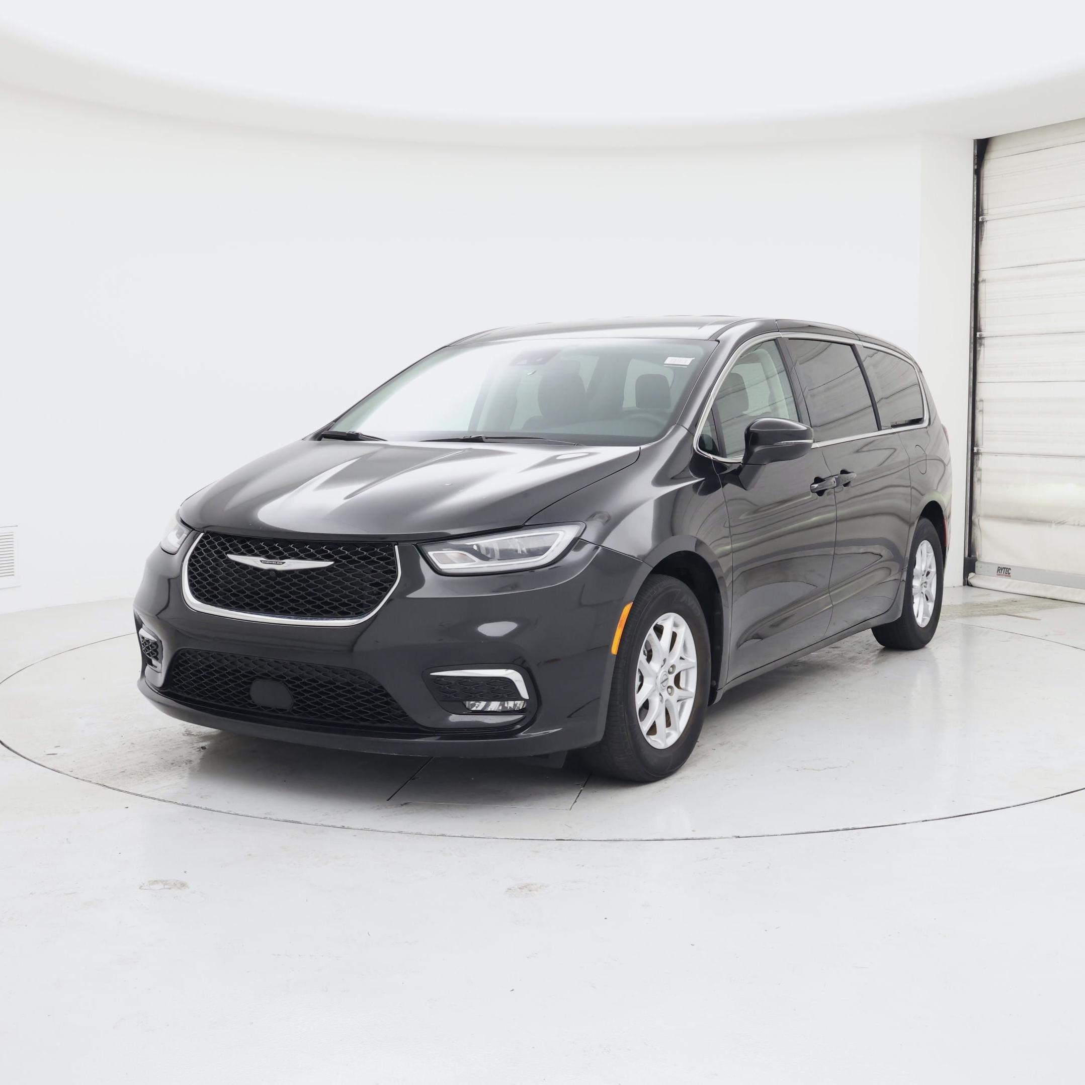 Thumbnail: 2023 Chrysler Pacifica - 4