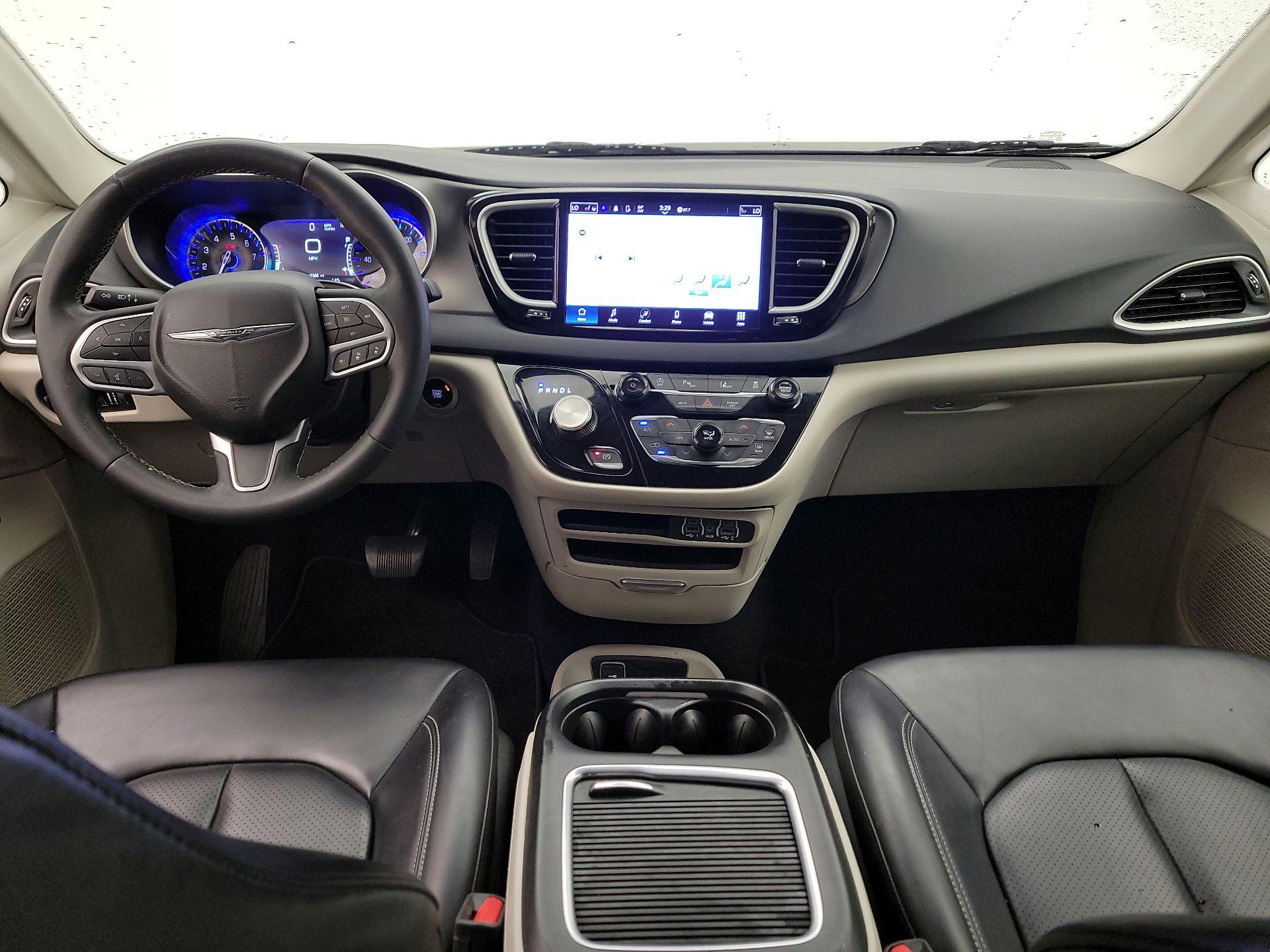 Thumbnail: 2023 Chrysler Pacifica - 9