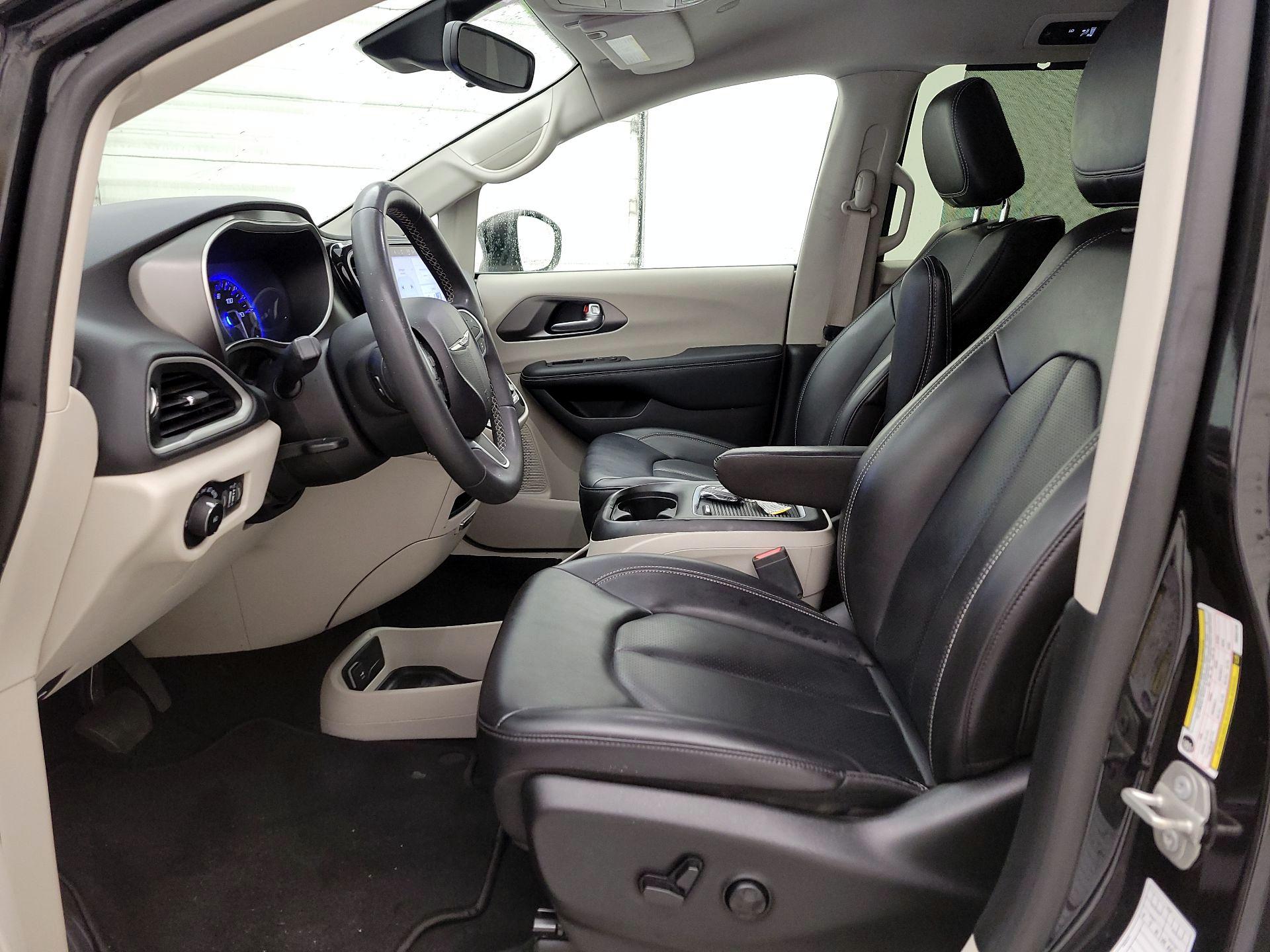 Thumbnail: 2023 Chrysler Pacifica - 11