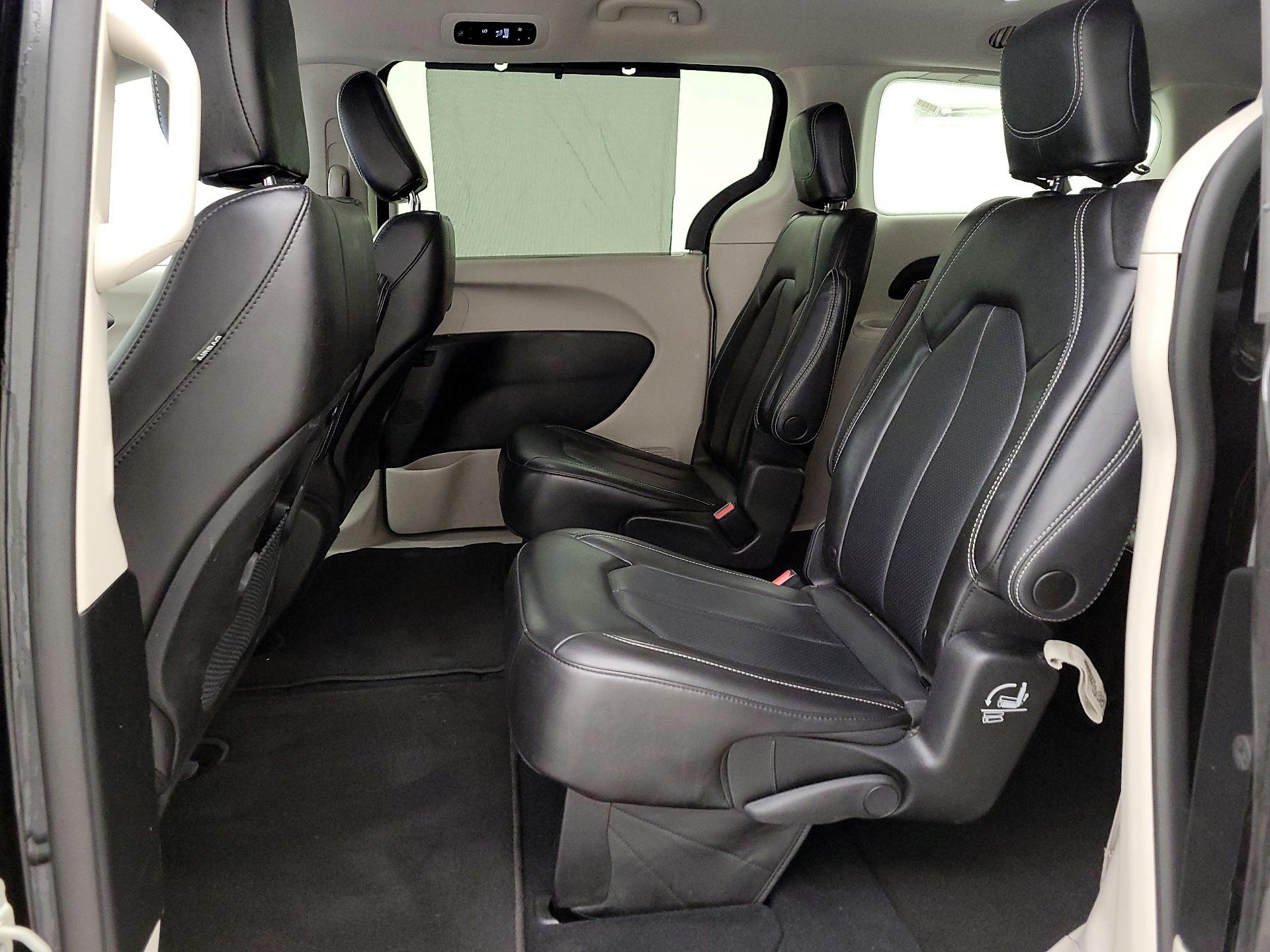 Thumbnail: 2023 Chrysler Pacifica - 19