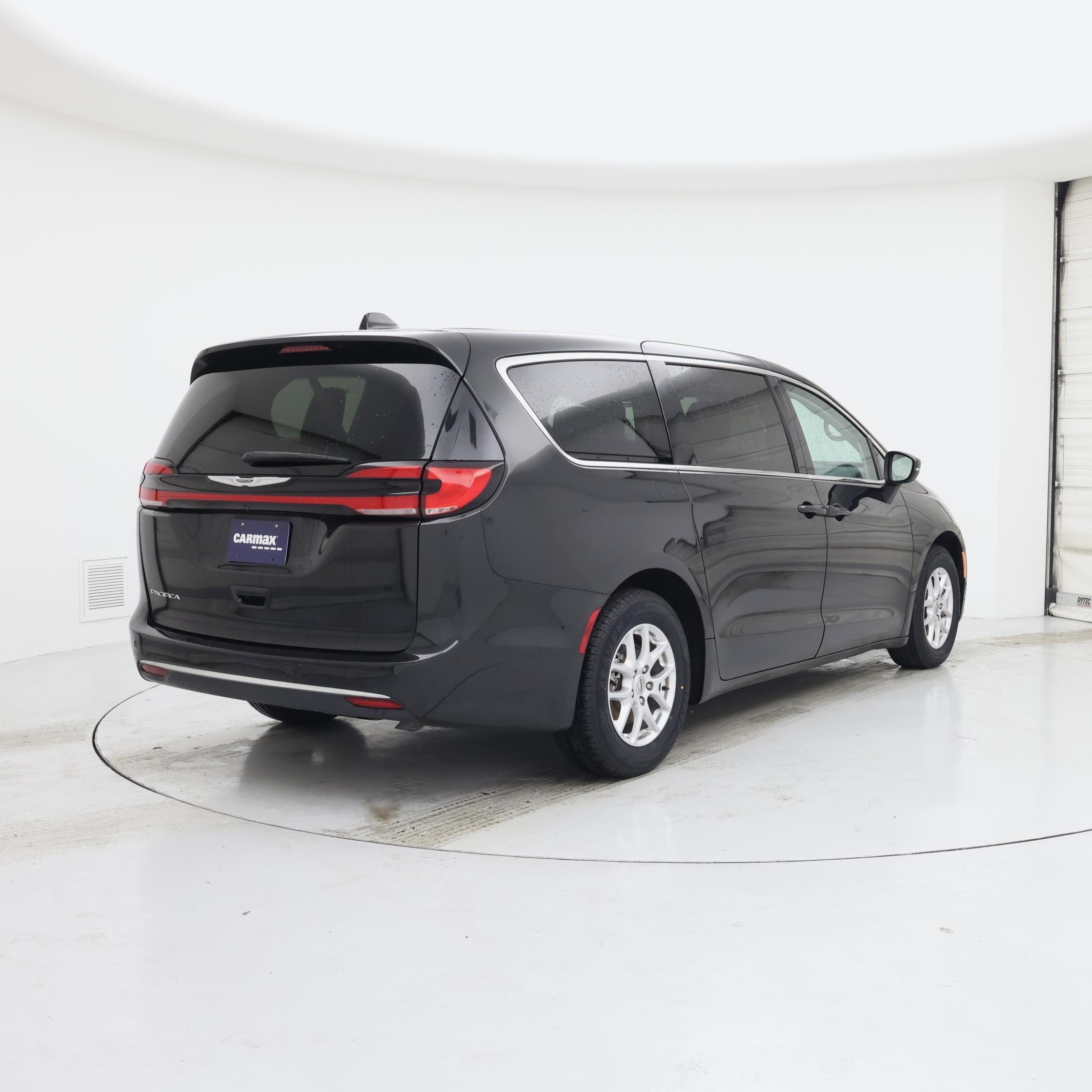 Thumbnail: 2023 Chrysler Pacifica - 8