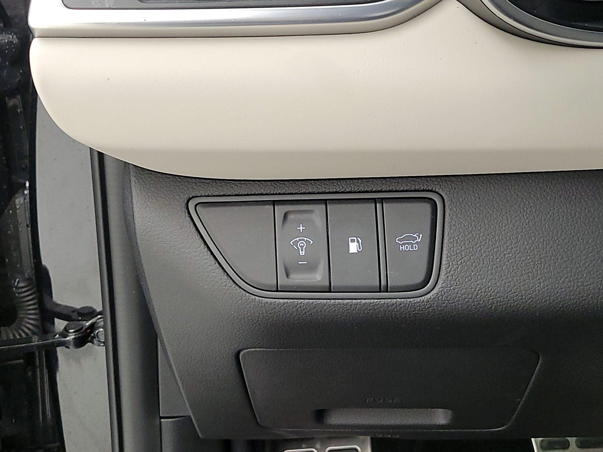 Thumbnail: 2023 Genesis G70 - 13