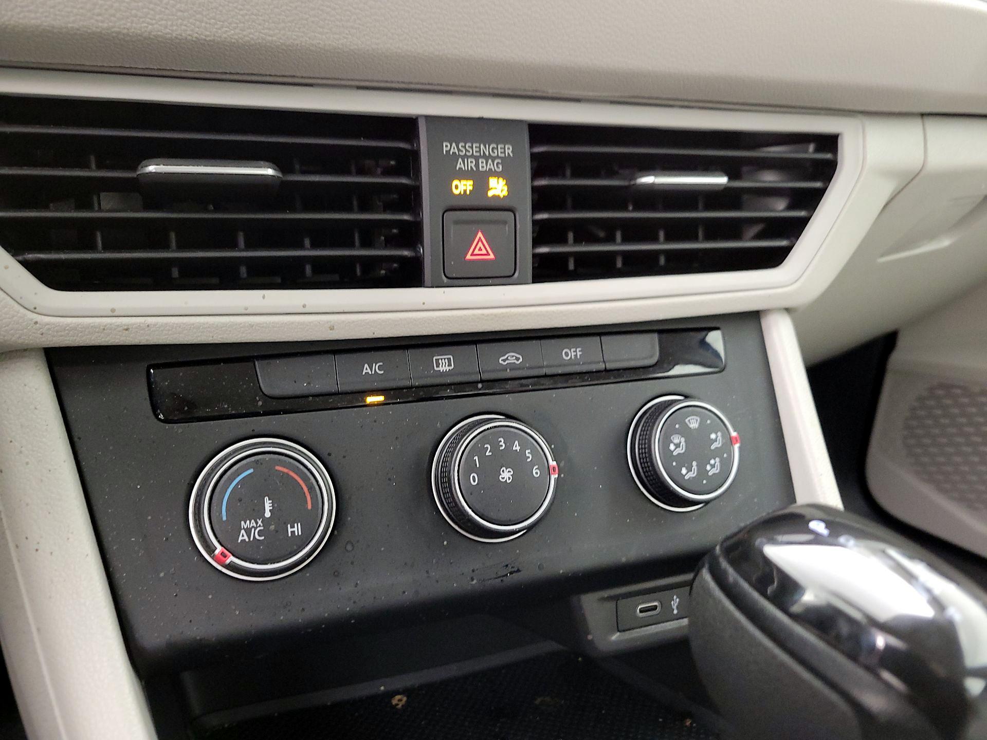 Thumbnail: 2023 Volkswagen Jetta - 15