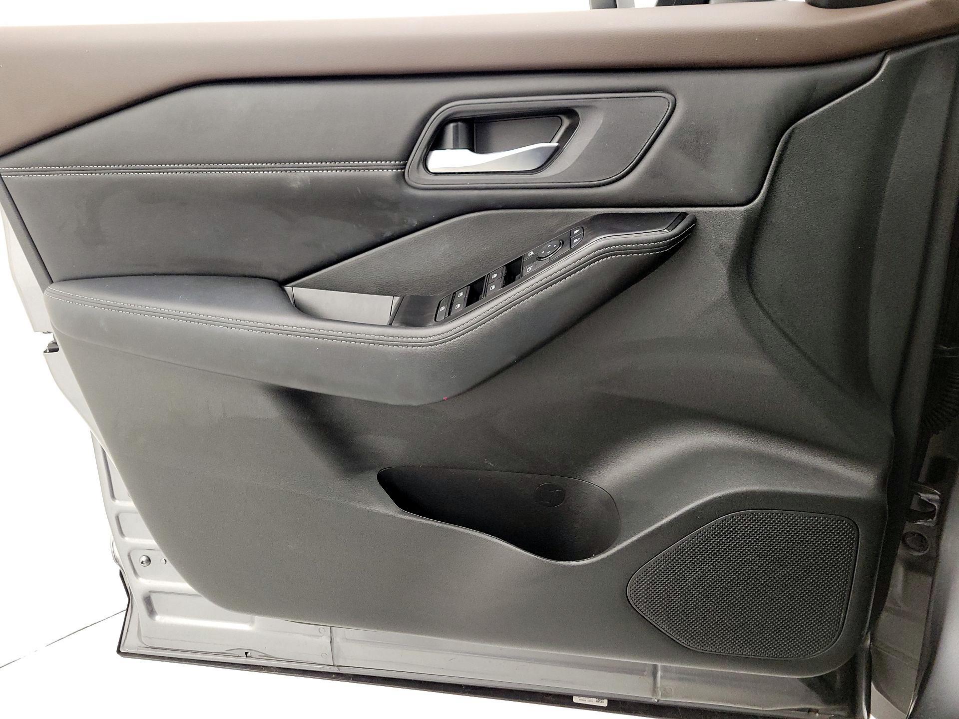 Thumbnail: 2023 Nissan Rogue - 12