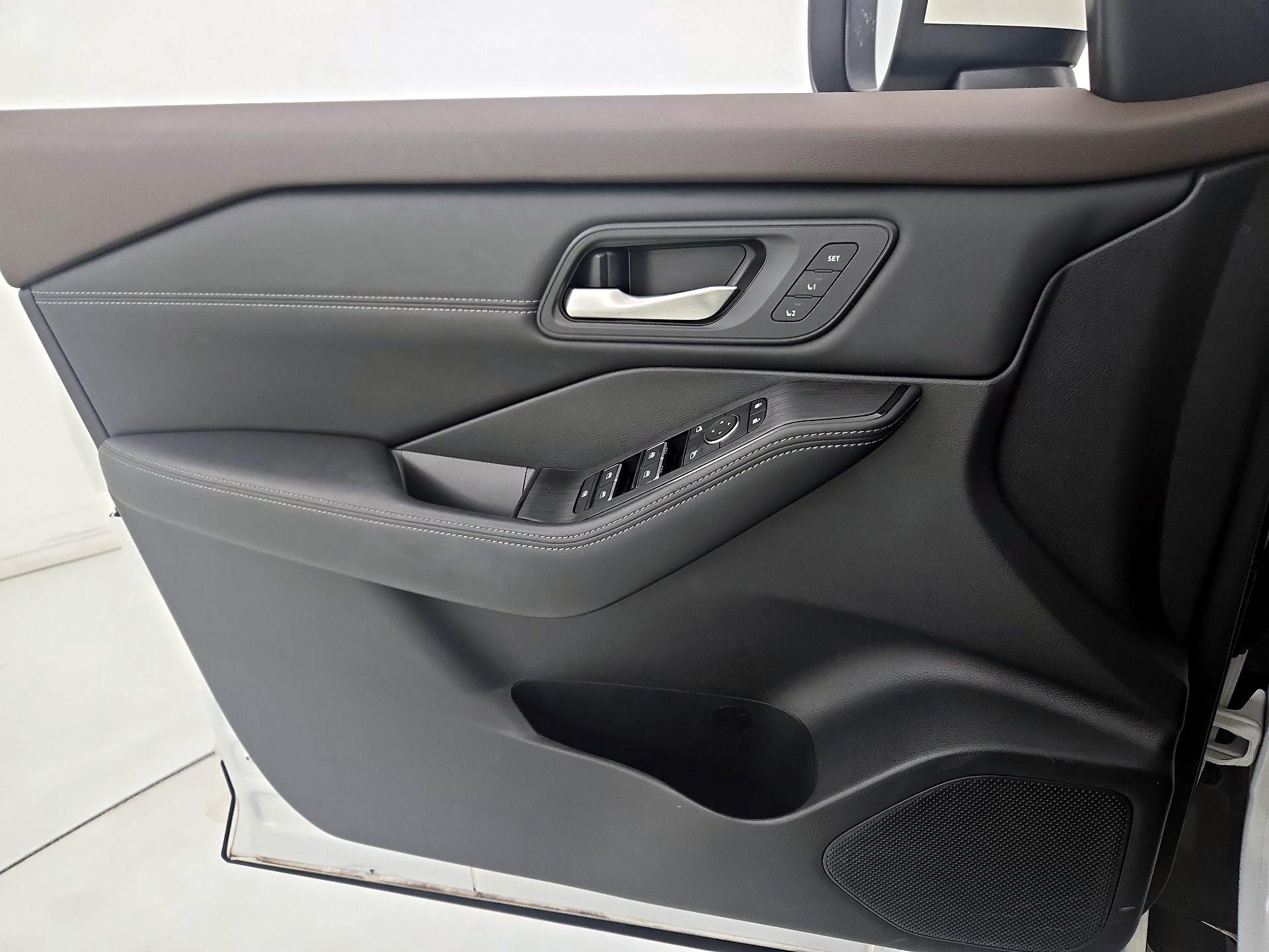 Thumbnail: 2023 Nissan Rogue - 12