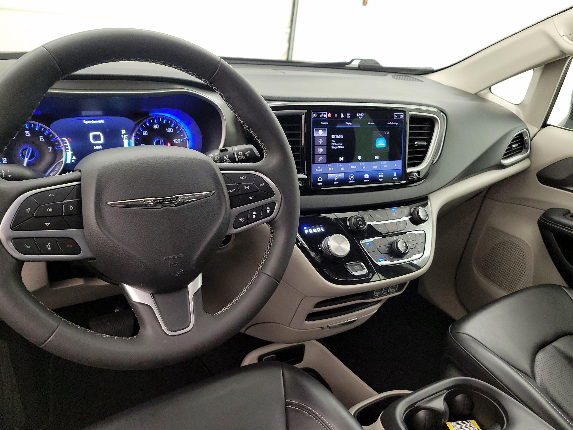 Thumbnail: 2023 Chrysler Pacifica - 9