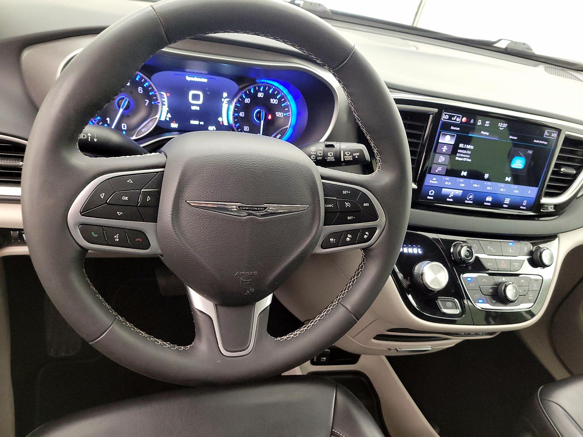 Thumbnail: 2023 Chrysler Pacifica - 10