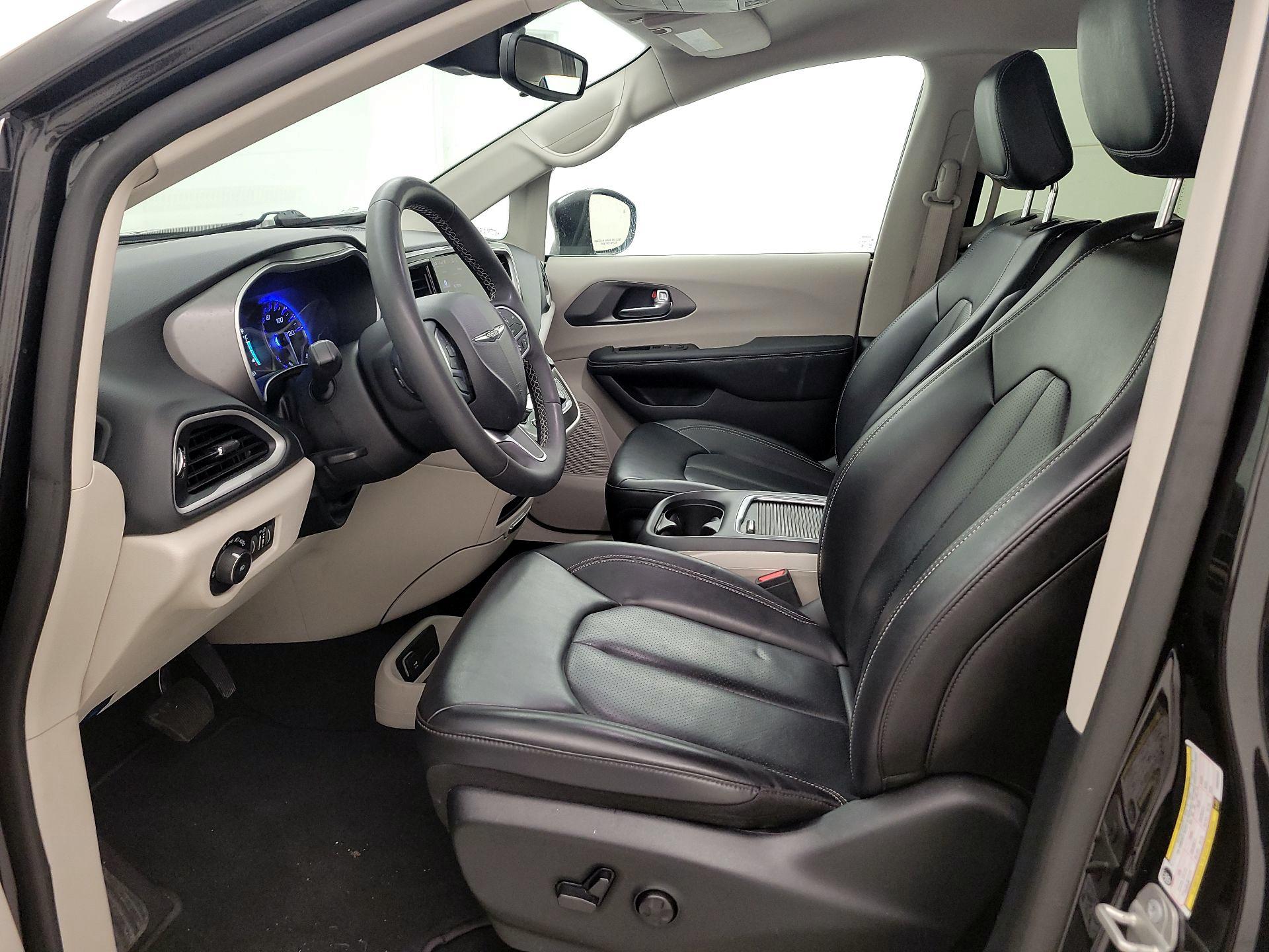 Thumbnail: 2023 Chrysler Pacifica - 11