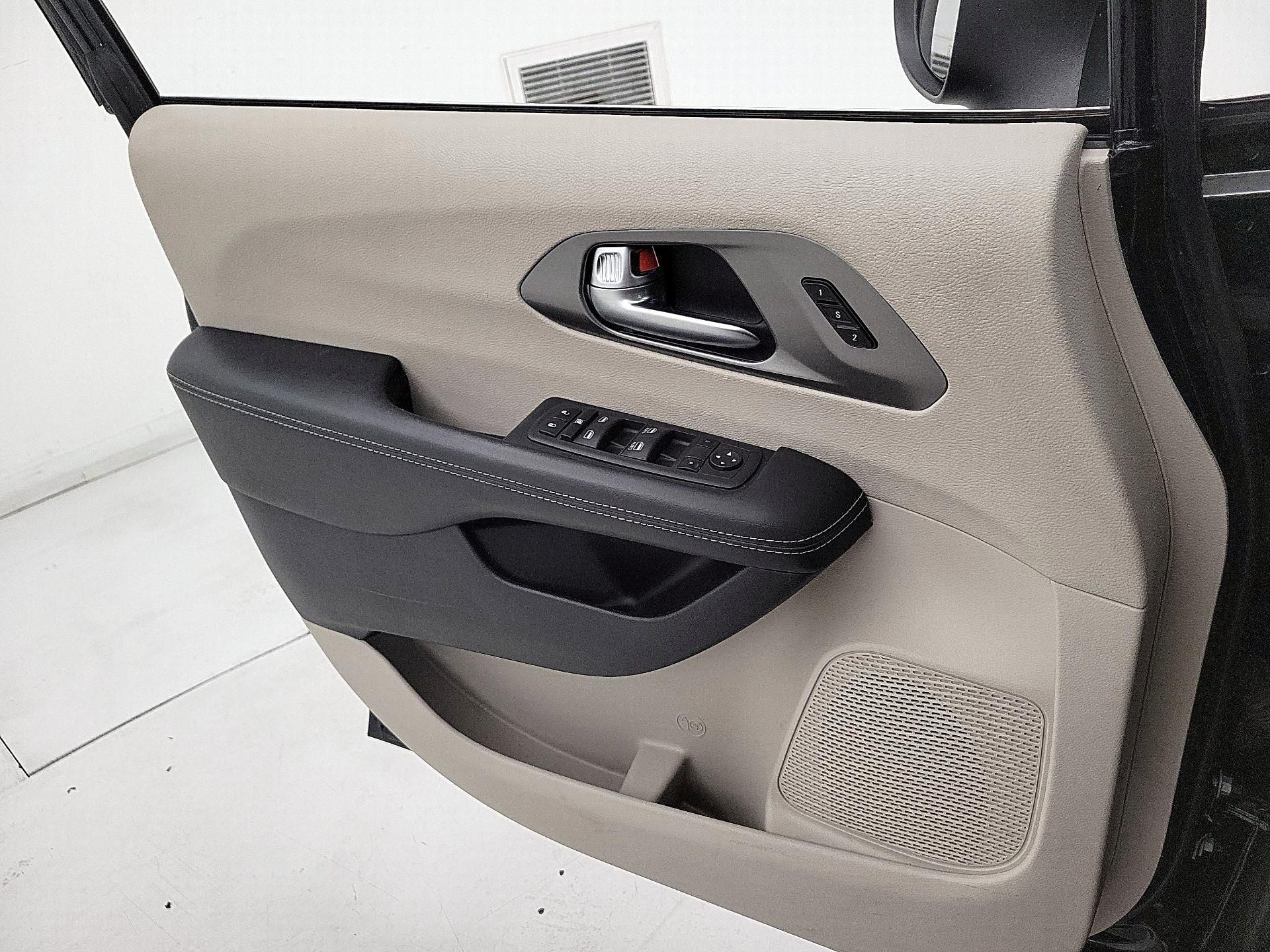 Thumbnail: 2023 Chrysler Pacifica - 12