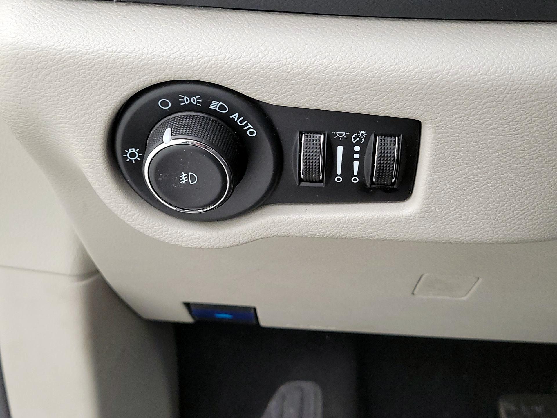 Thumbnail: 2023 Chrysler Pacifica - 13