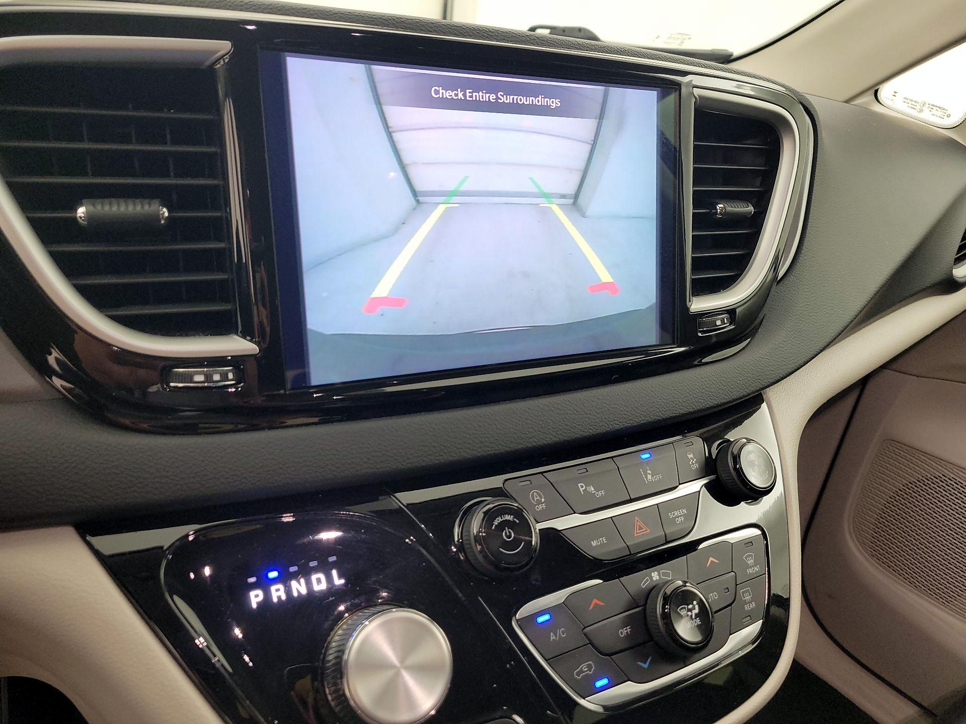 Thumbnail: 2023 Chrysler Pacifica - 14