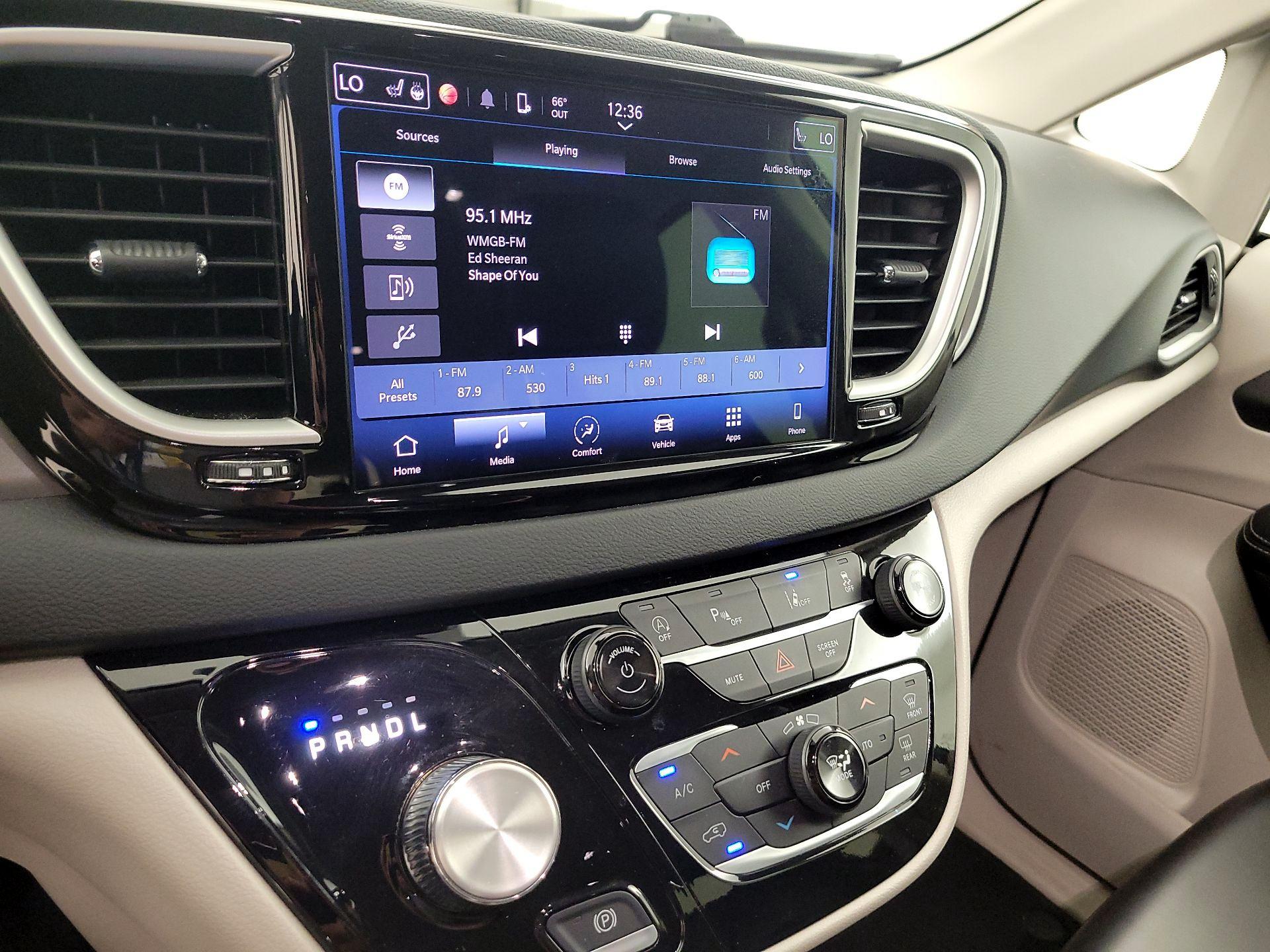 Thumbnail: 2023 Chrysler Pacifica - 15