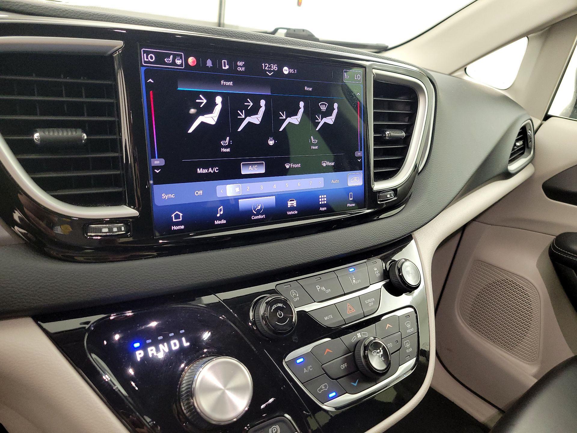 Thumbnail: 2023 Chrysler Pacifica - 16