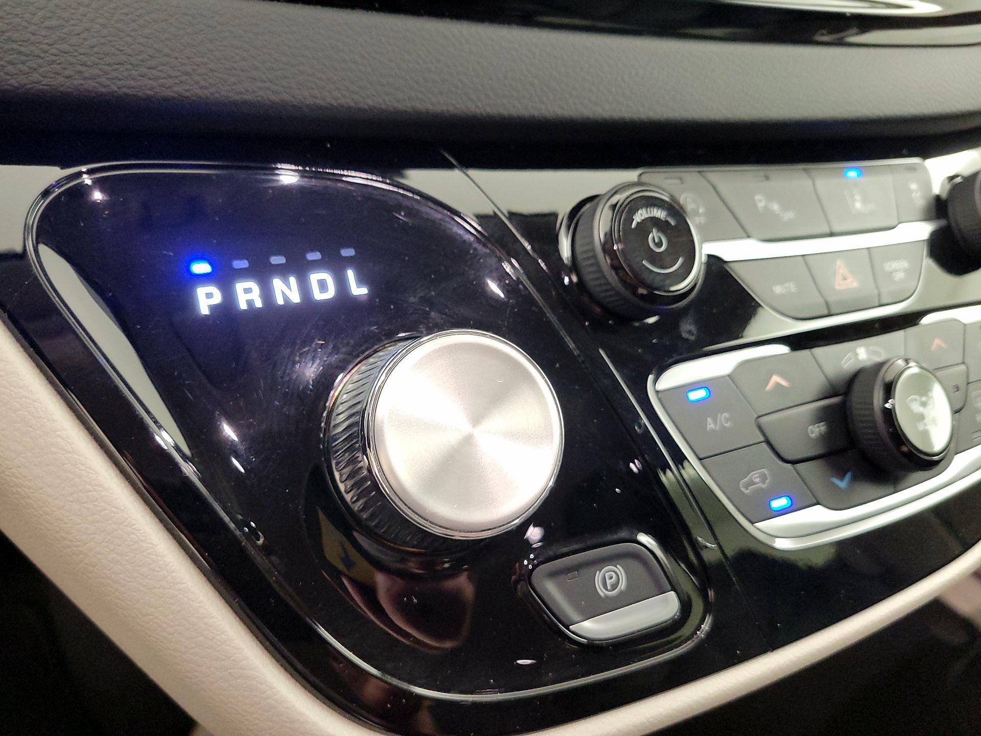 Thumbnail: 2023 Chrysler Pacifica - 17