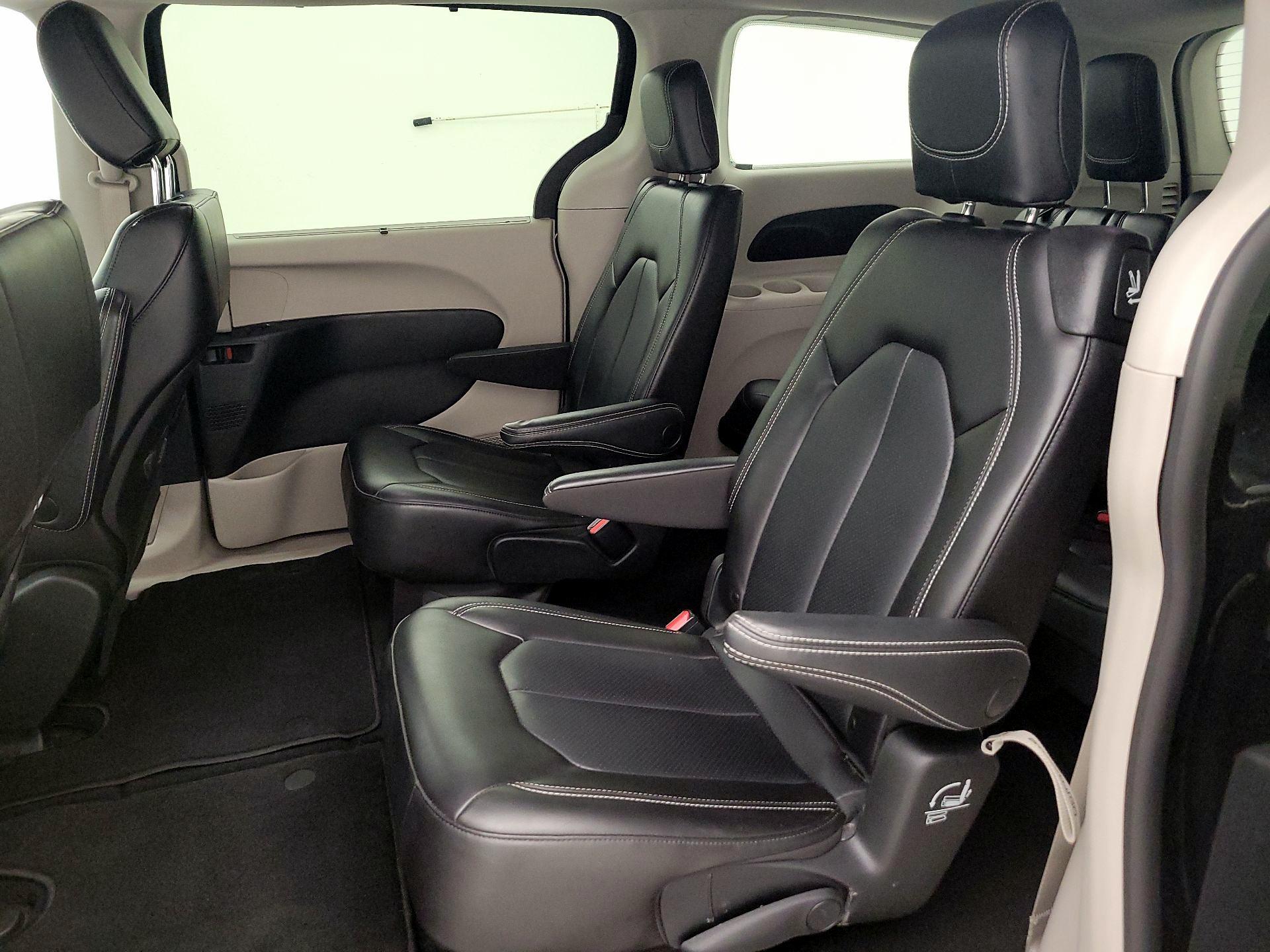 Thumbnail: 2023 Chrysler Pacifica - 19