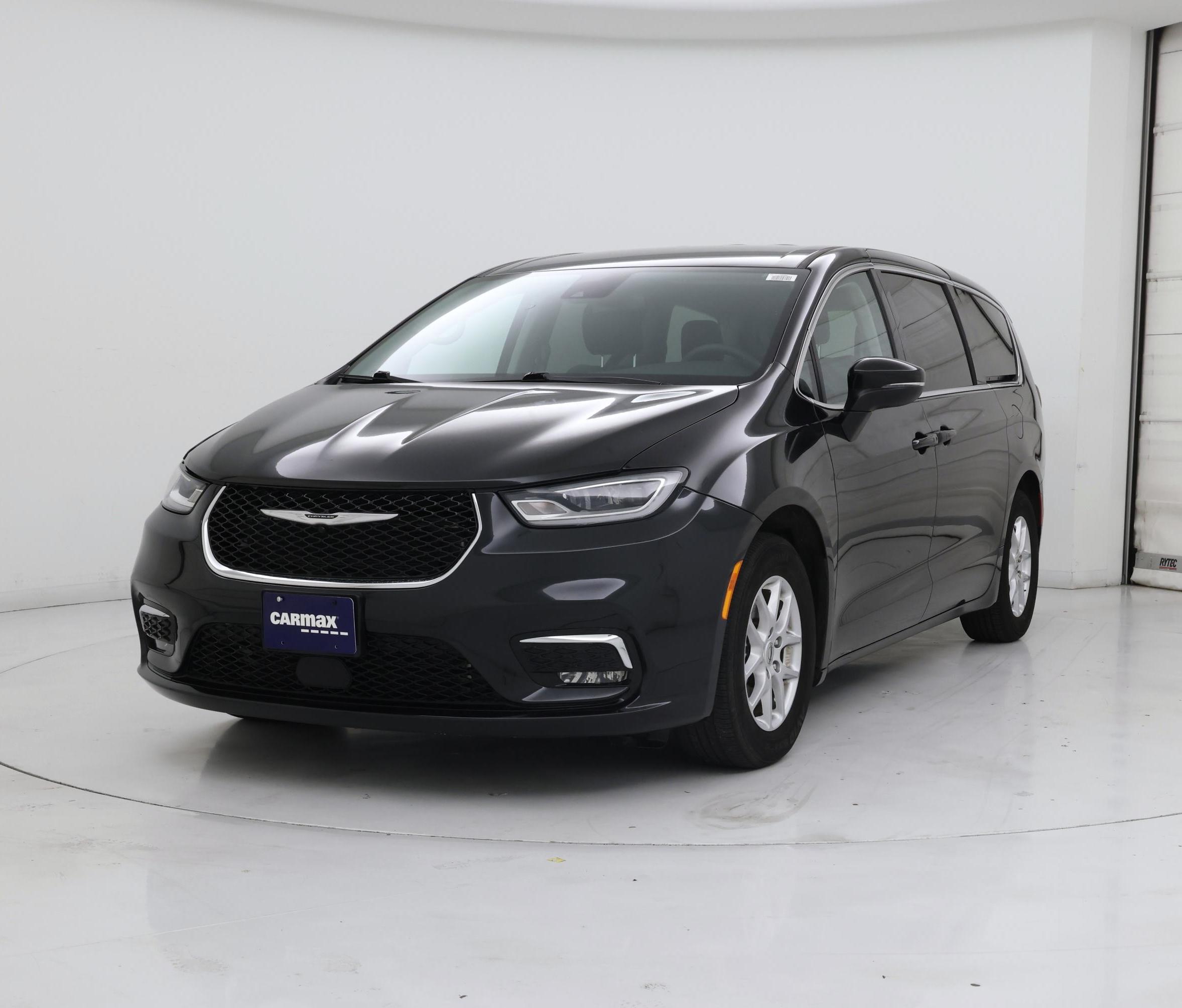 Thumbnail: 2023 Chrysler Pacifica - 4