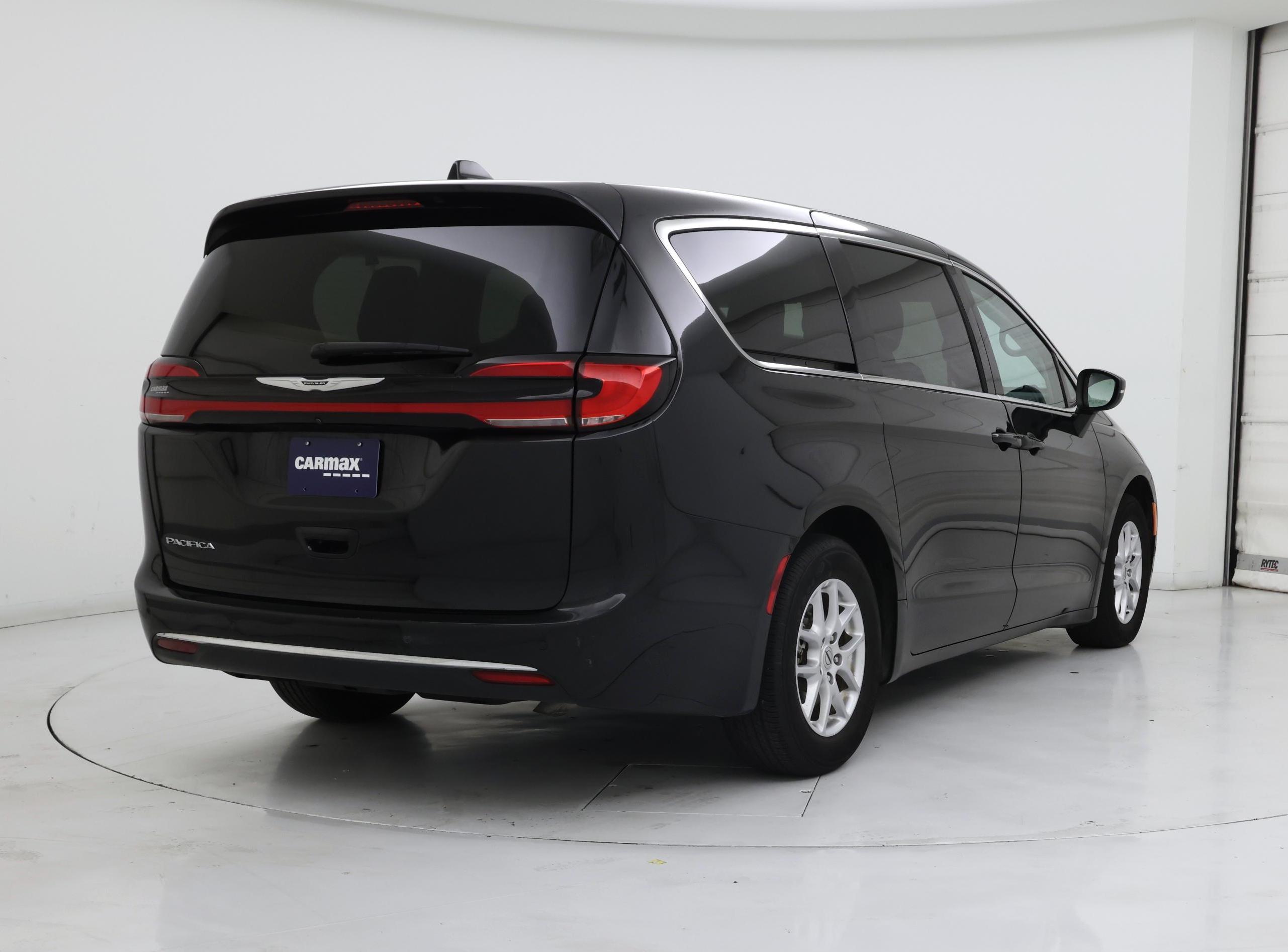 Thumbnail: 2023 Chrysler Pacifica - 8