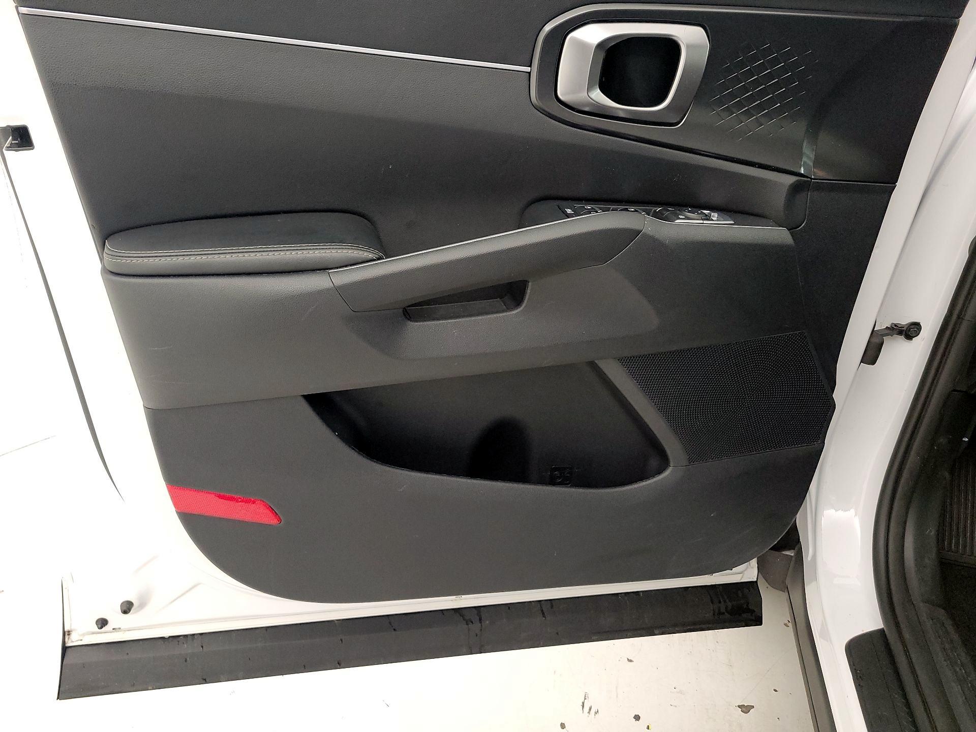 Thumbnail: 2023 Kia Sorento - 12