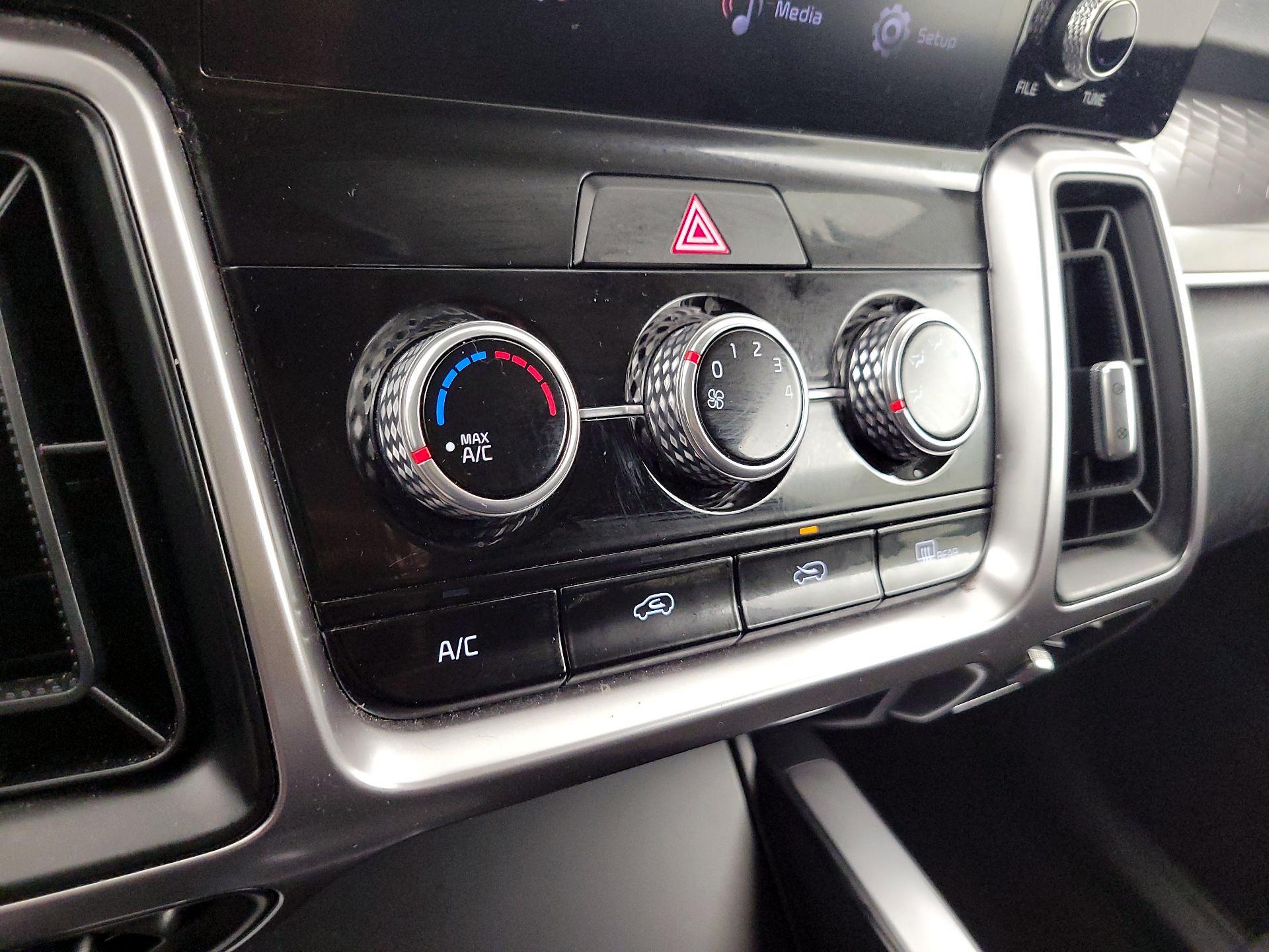 Thumbnail: 2023 Kia Sorento - 16