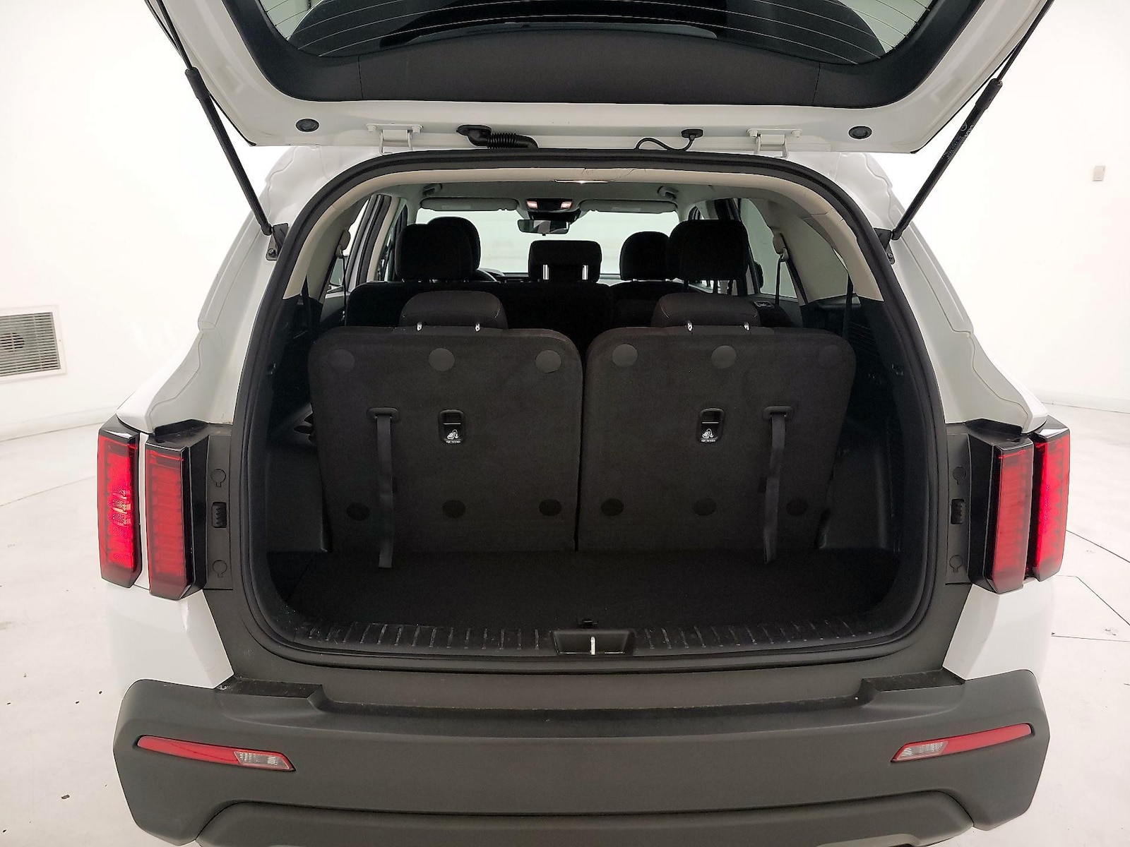 2023 Kia Sorento LX - Photo 22