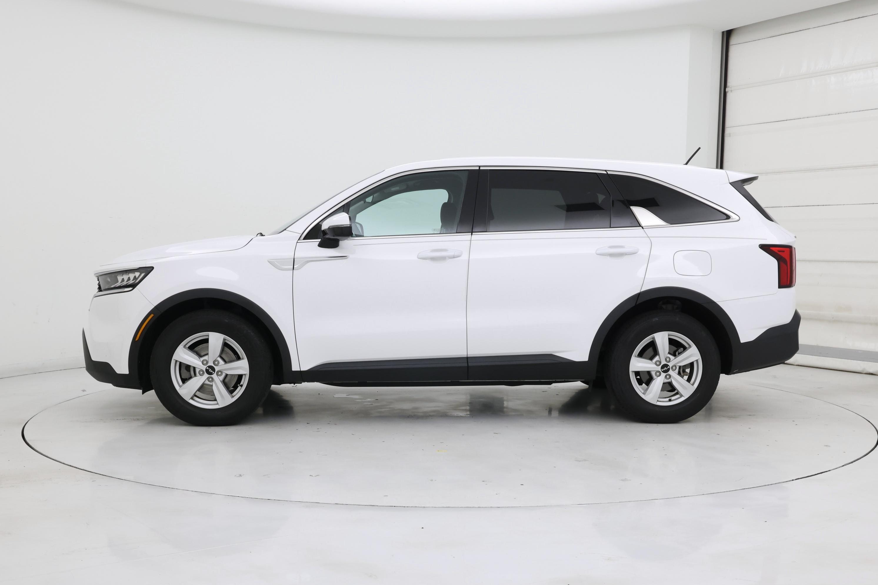 Thumbnail: 2023 Kia Sorento - 3