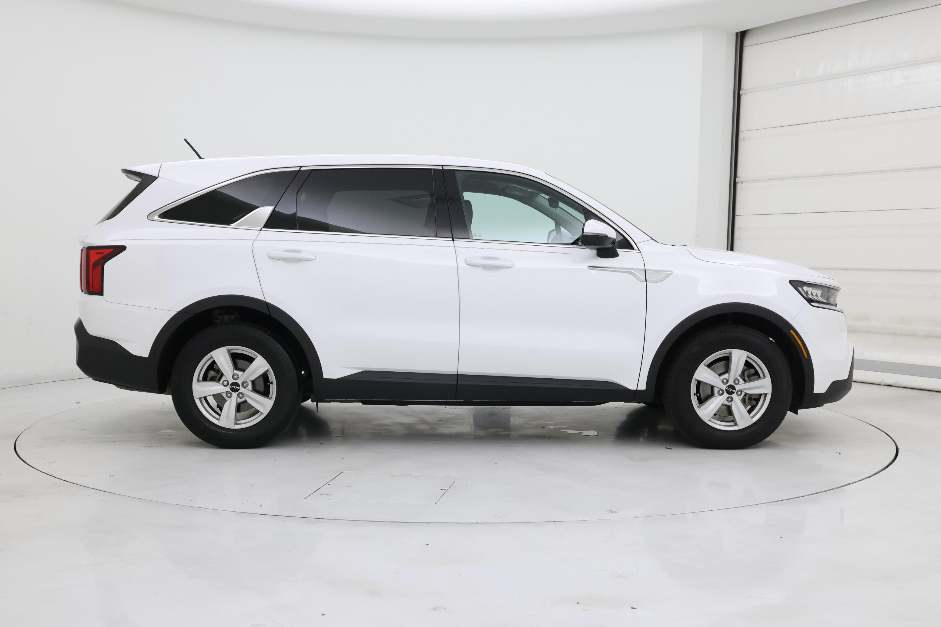 Thumbnail: 2023 Kia Sorento - 7