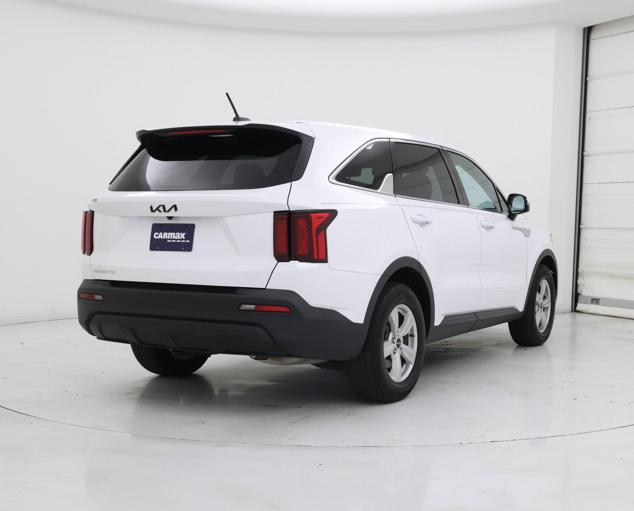 Thumbnail: 2023 Kia Sorento - 8