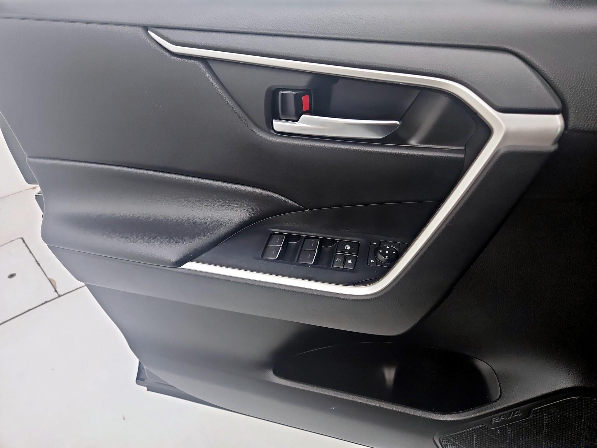 Thumbnail: 2022 Toyota RAV4 - 12