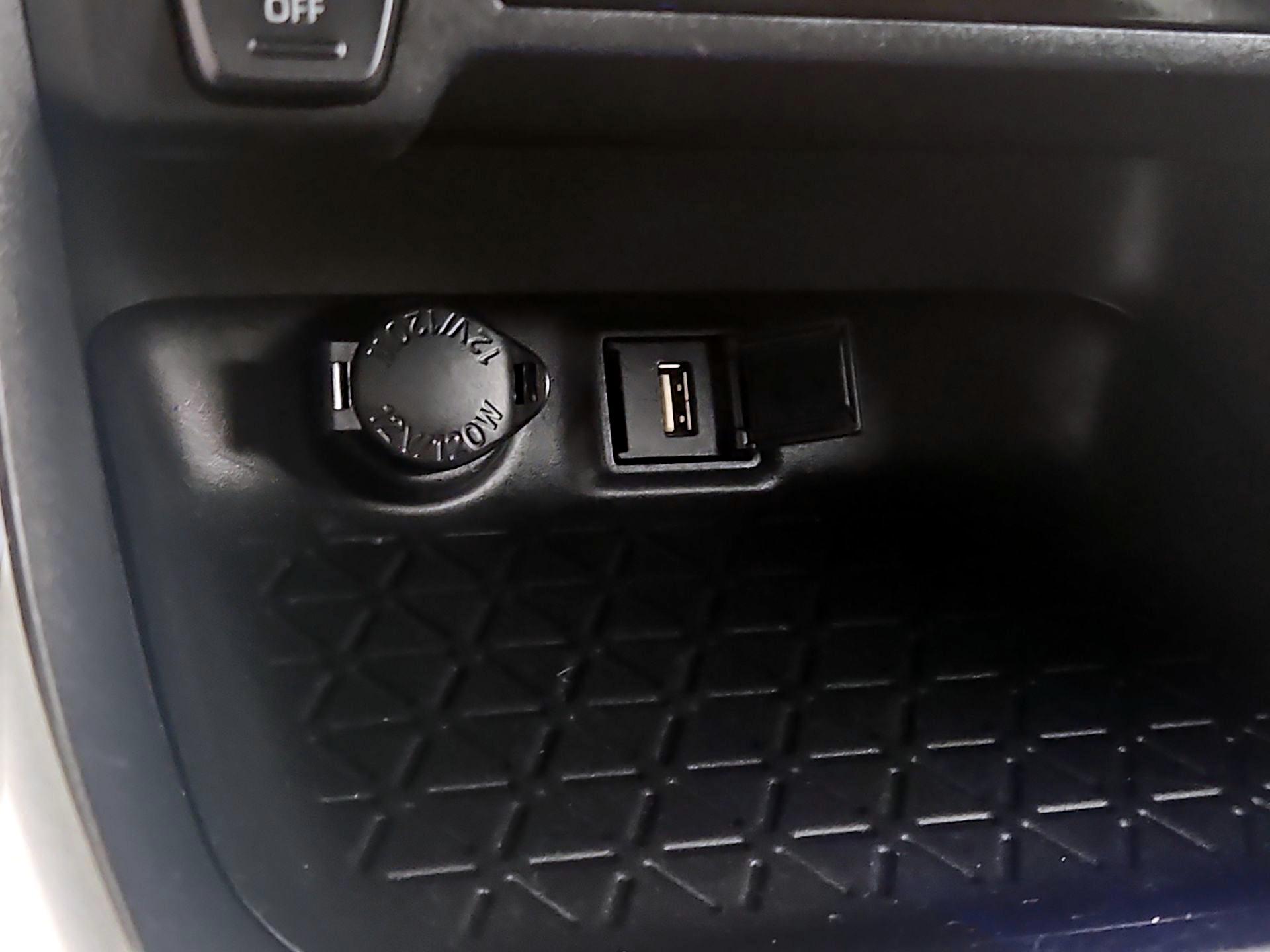 Thumbnail: 2022 Toyota RAV4 - 18