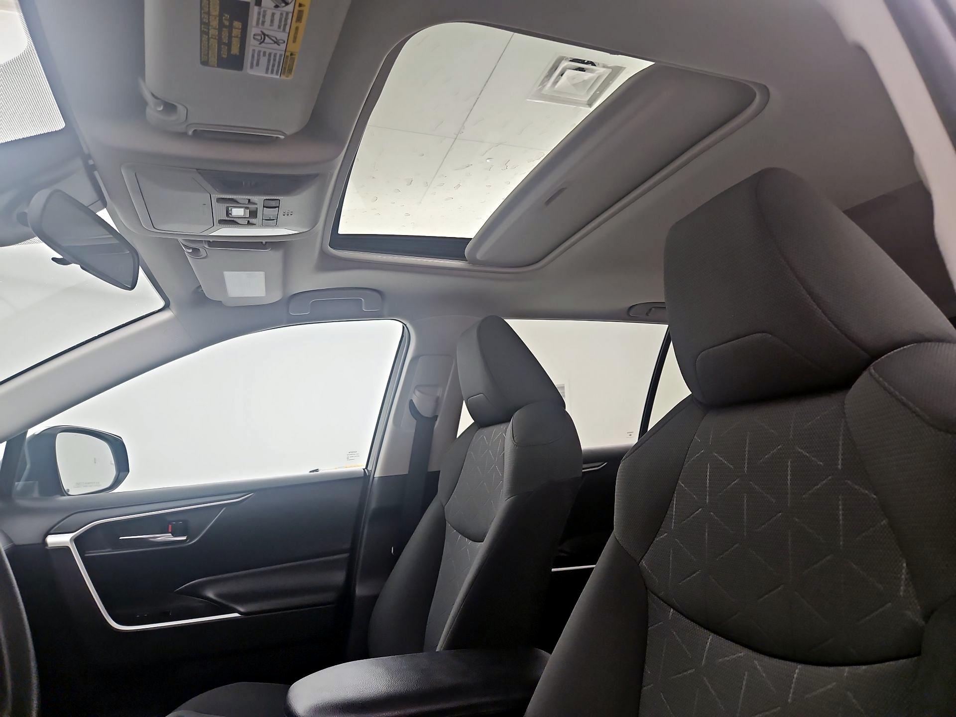 Thumbnail: 2022 Toyota RAV4 - 19