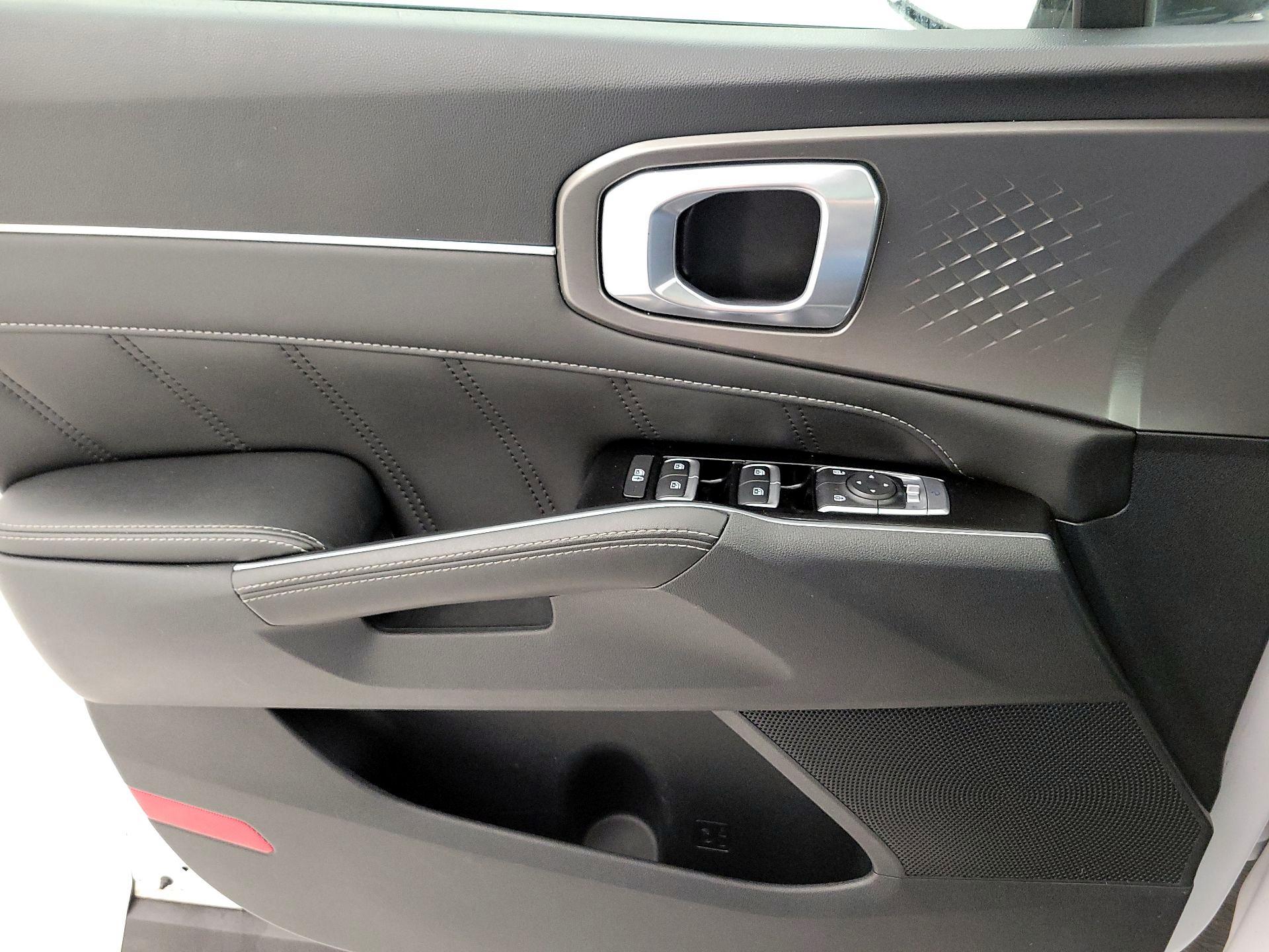 Thumbnail: 2023 Kia Sorento - 12