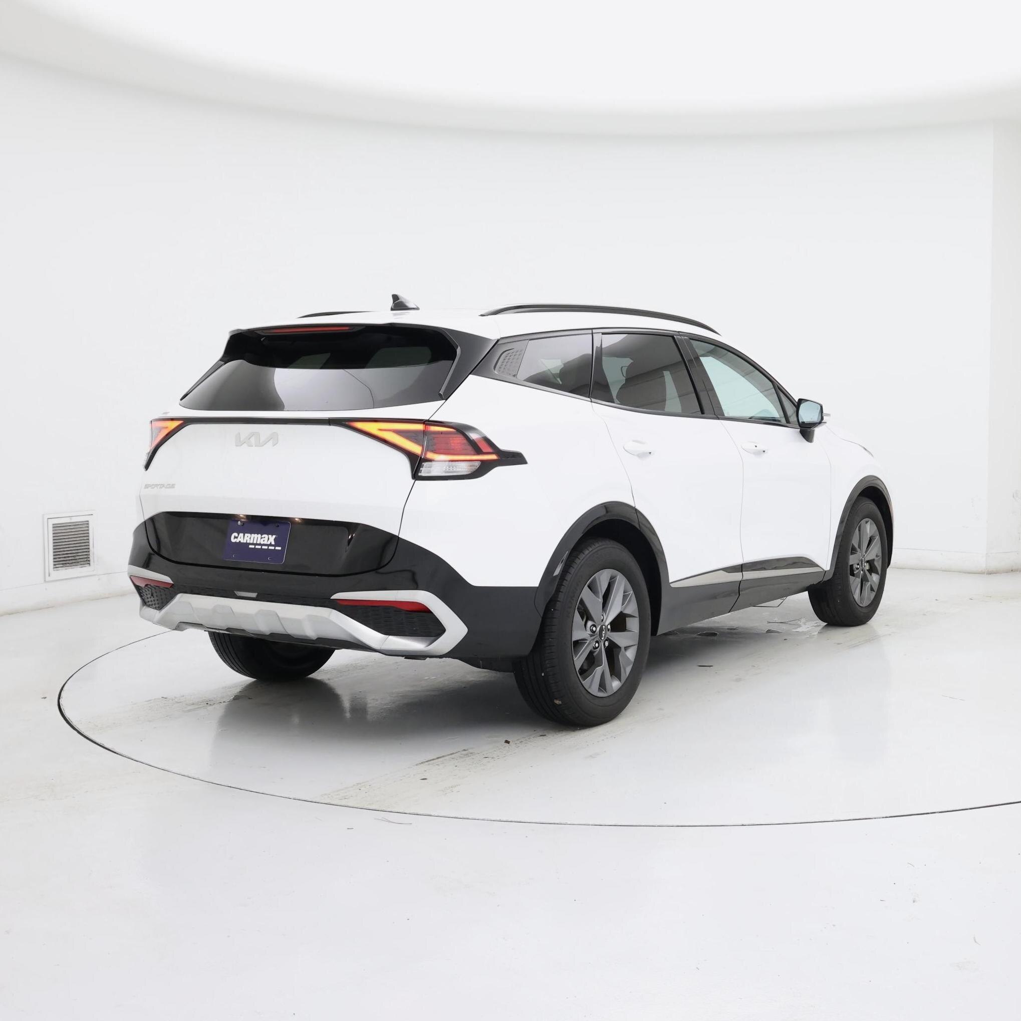 Thumbnail: 2023 Kia Sportage - 8