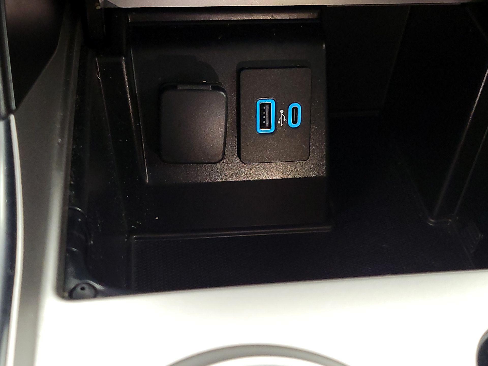 Thumbnail: 2020 Ford Explorer - 18