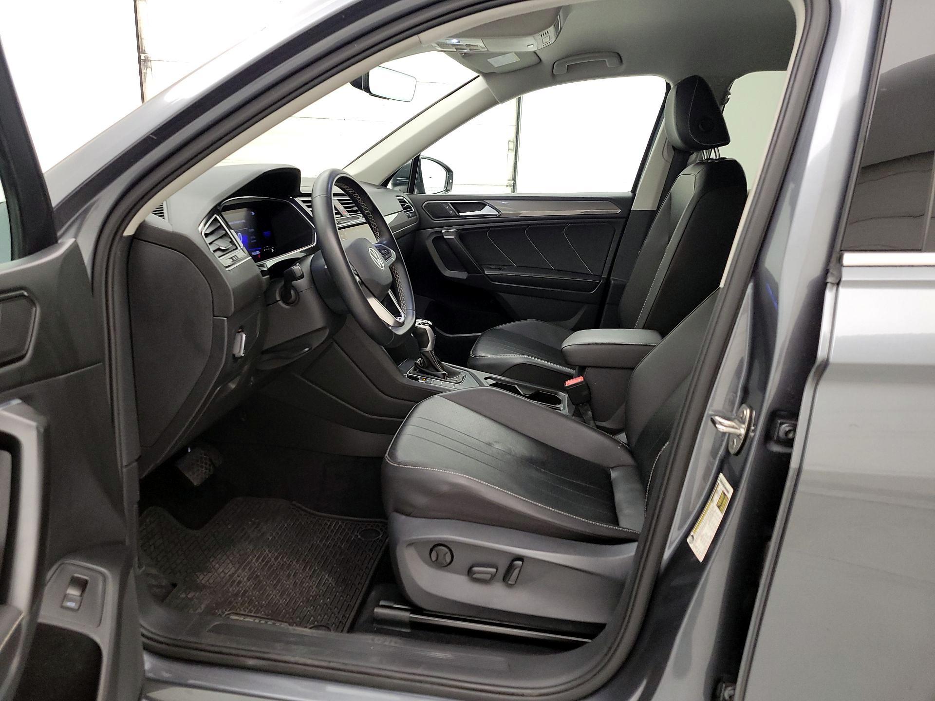 Thumbnail: 2022 Volkswagen Tiguan - 11