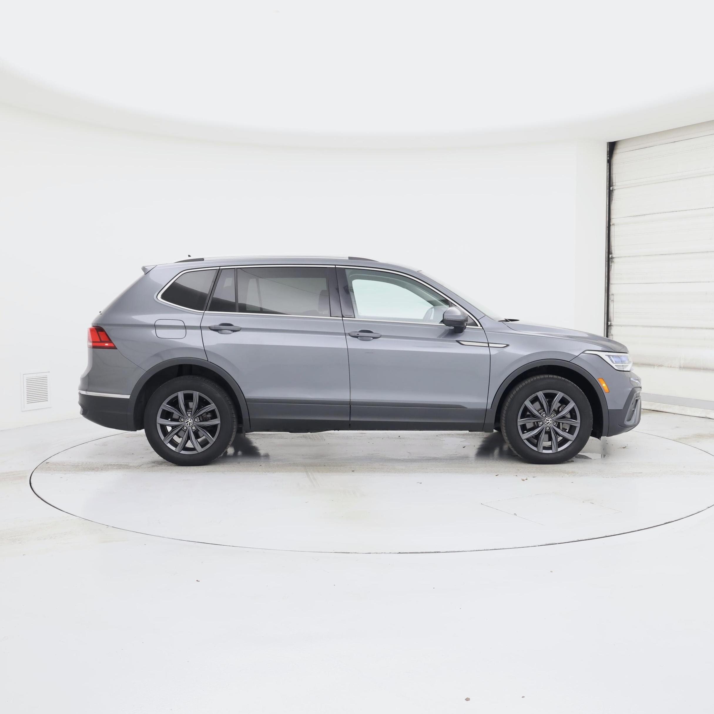 Thumbnail: 2022 Volkswagen Tiguan - 7