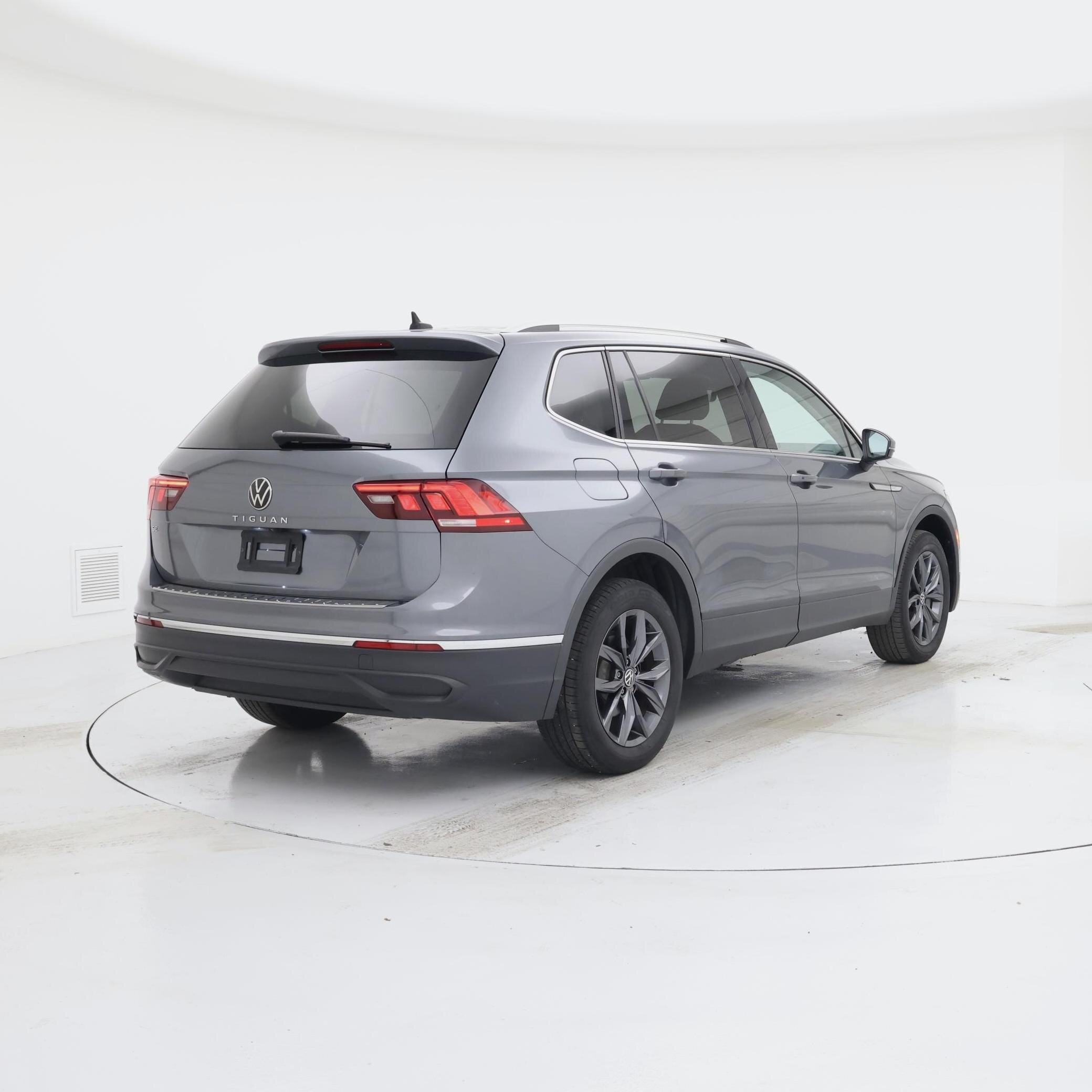 Thumbnail: 2022 Volkswagen Tiguan - 8